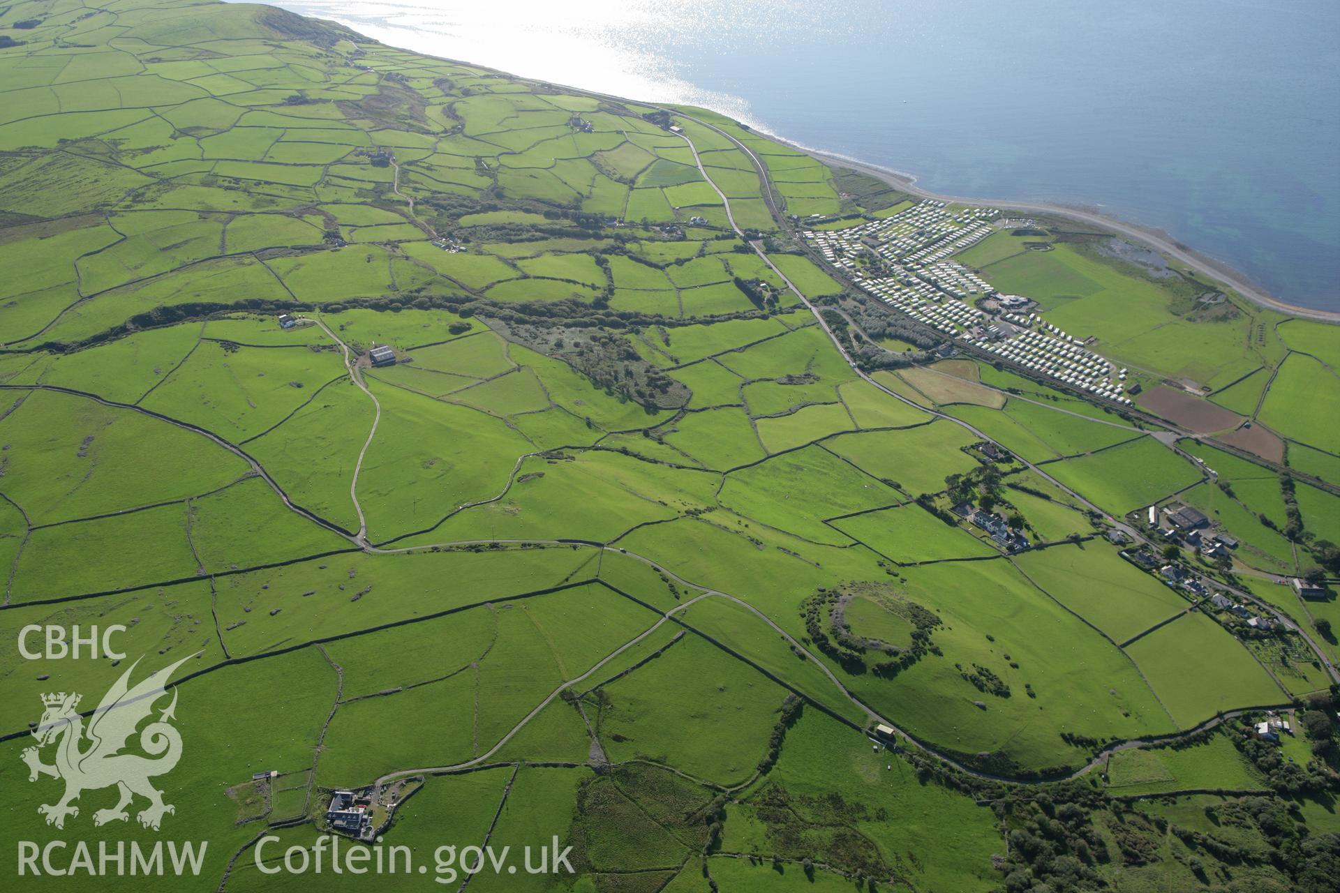 RCAHMW colour oblique aerial photograph of Castell-y-Gaer. Taken on 06 September 2007 by Toby Driver