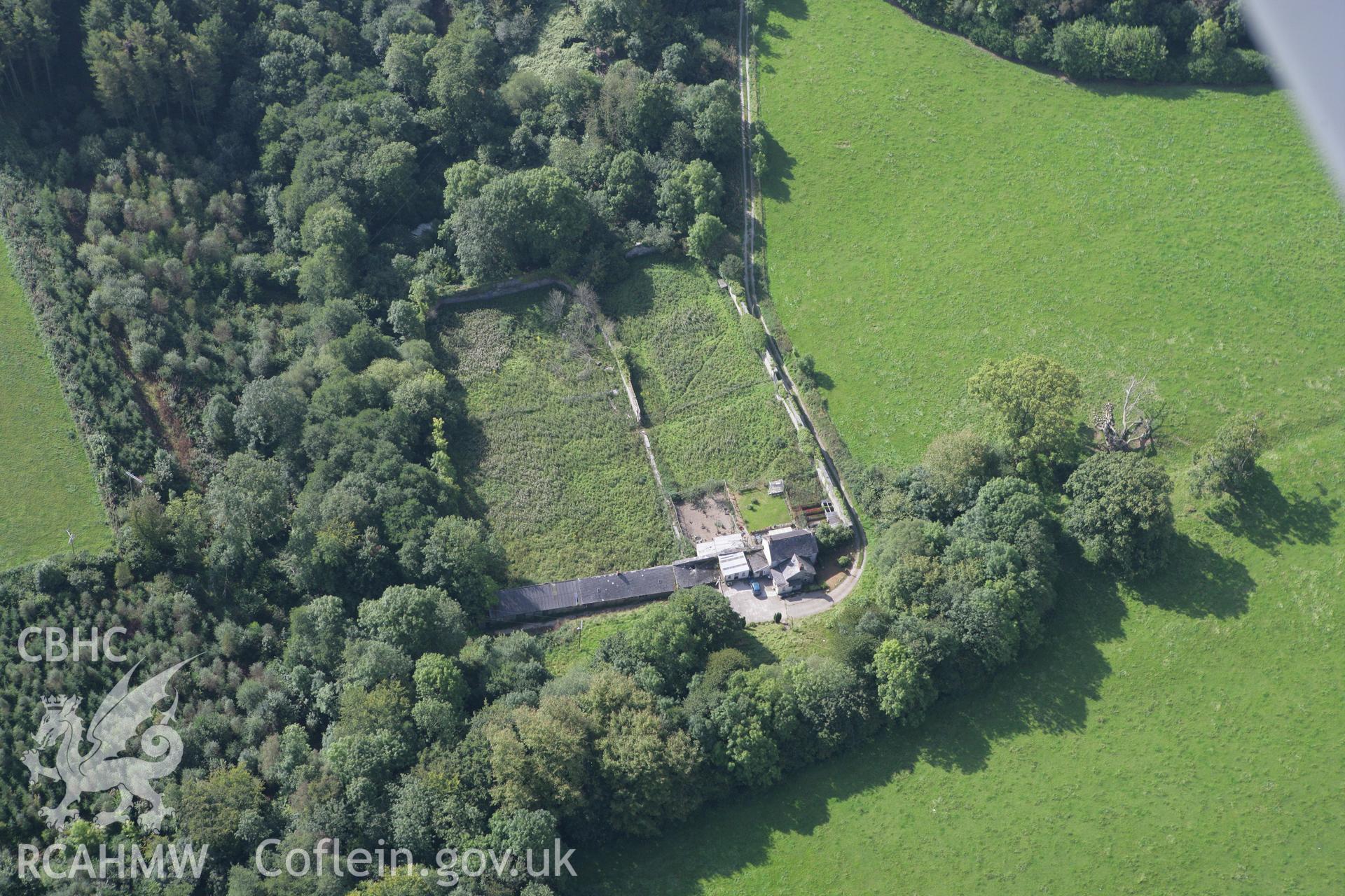 RCAHMW colour oblique photograph of Kitchen Gardens, Cilwendig, Boncath. Taken by Toby Driver on 11/09/2007.
