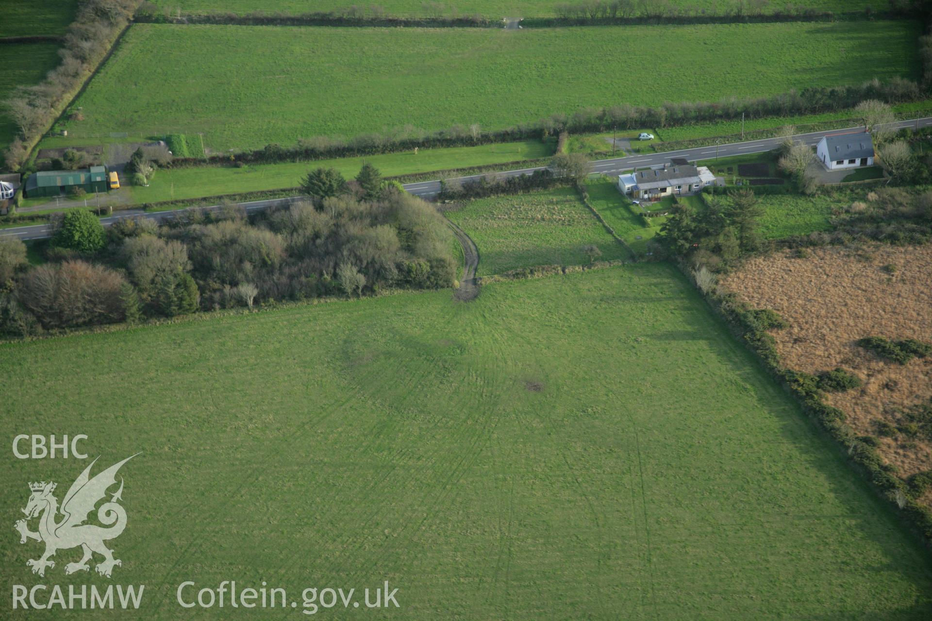 RCAHMW colour oblique photograph of Precelly Farm barrow. Taken by Toby Driver on 06/11/2007.