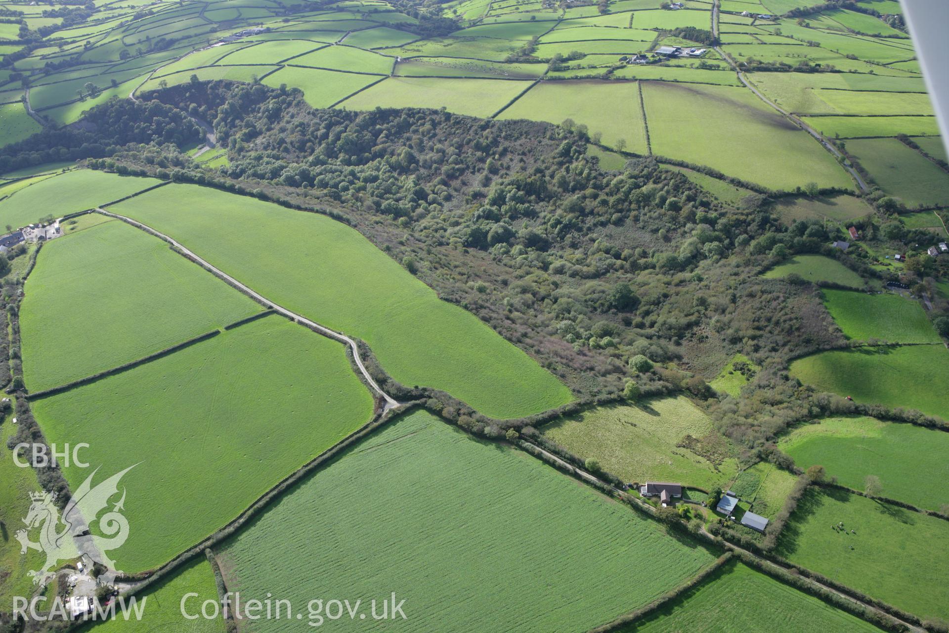 RCAHMW colour oblique photograph of Croes Arthur hillfort. Taken by Toby Driver on 04/10/2007.