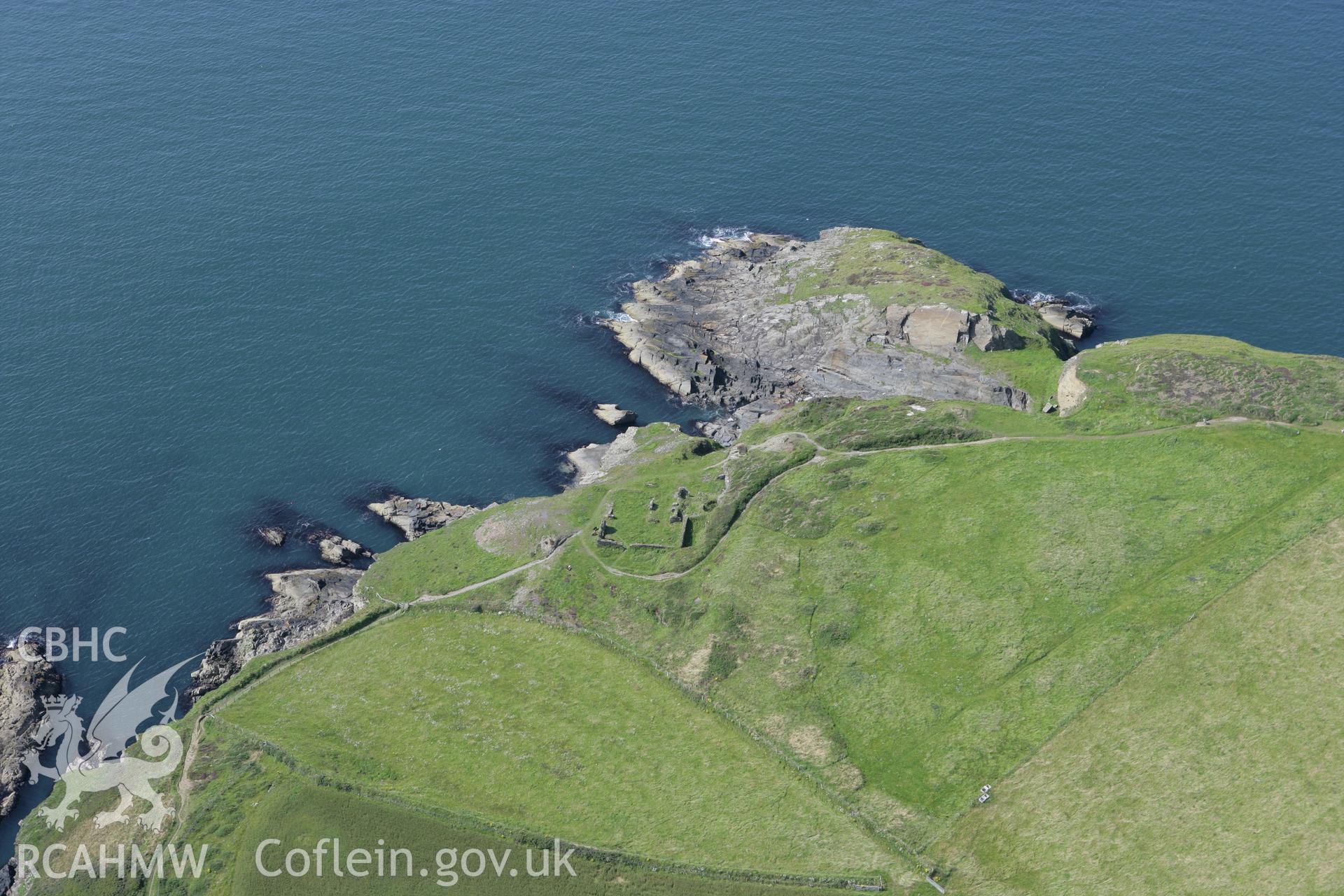RCAHMW colour oblique photograph of Trwyn llwyd quarries. Taken by Toby Driver on 01/08/2007.