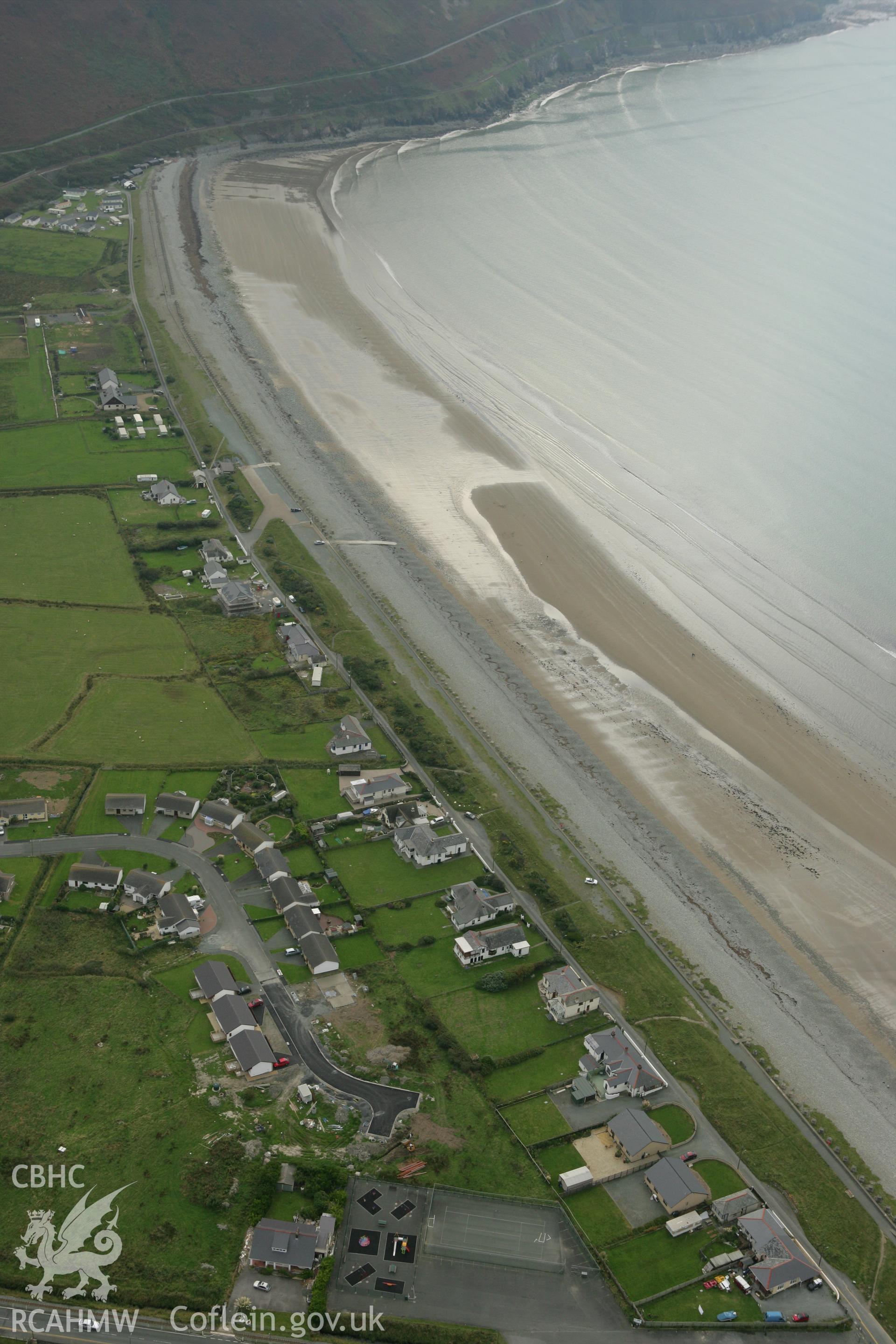 RCAHMW colour oblique photograph of Fairbourne, landscape with wartime defences;Pillbox (Type FW3-24), Llangelynnin;Anti-Invasion defences;Anti-tank block, Llangelynnin. Taken by Toby Driver on 08/10/2007.