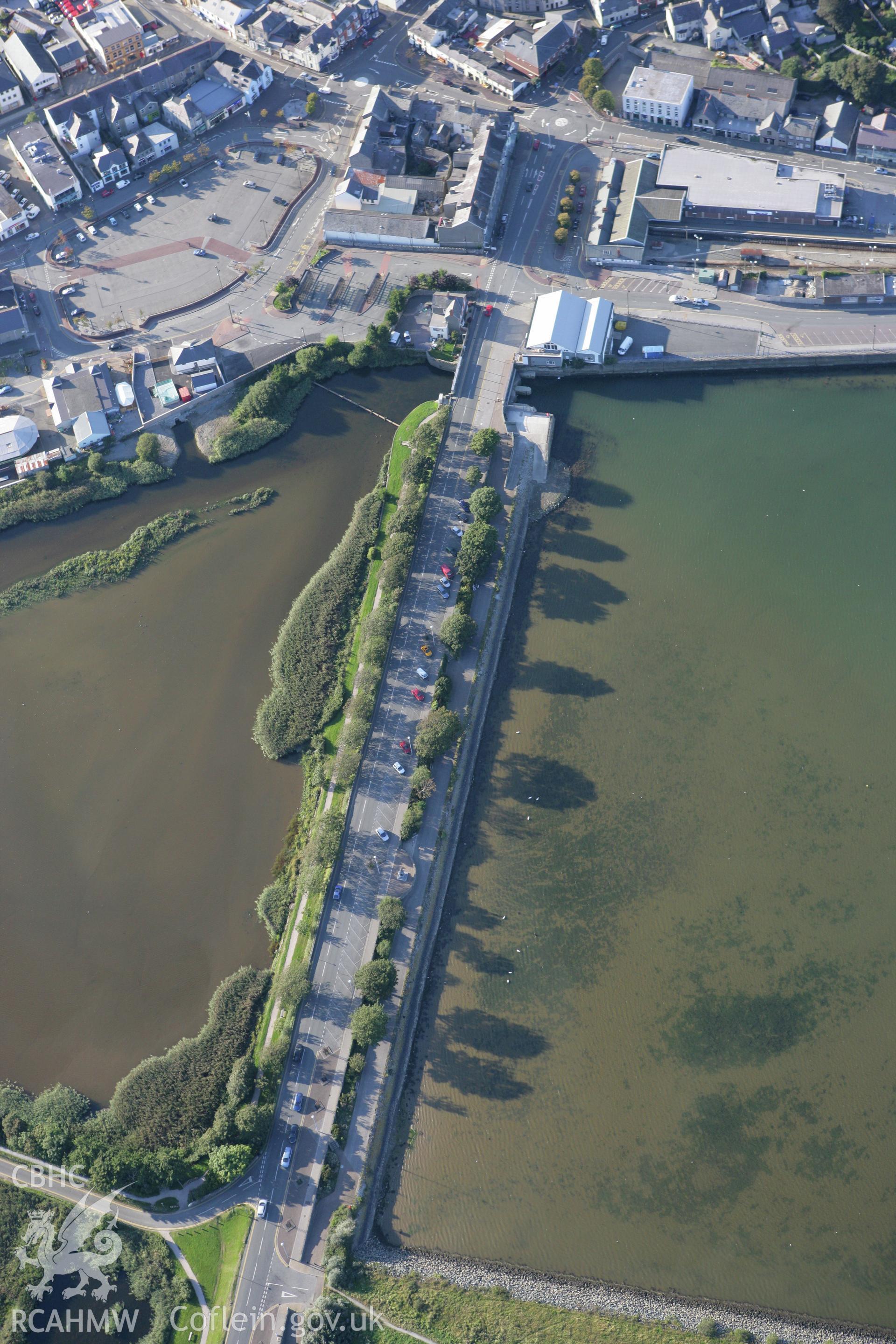 RCAHMW colour oblique aerial photograph of Pwllheli. Taken on 06 September 2007 by Toby Driver