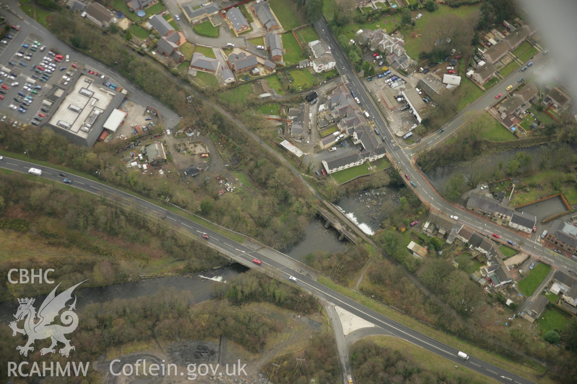 RCAHMW colour oblique aerial photograph of Ystalyfera Aqueduct and Weir, Swansea Canal. Taken on 16 March 2007 by Toby Driver