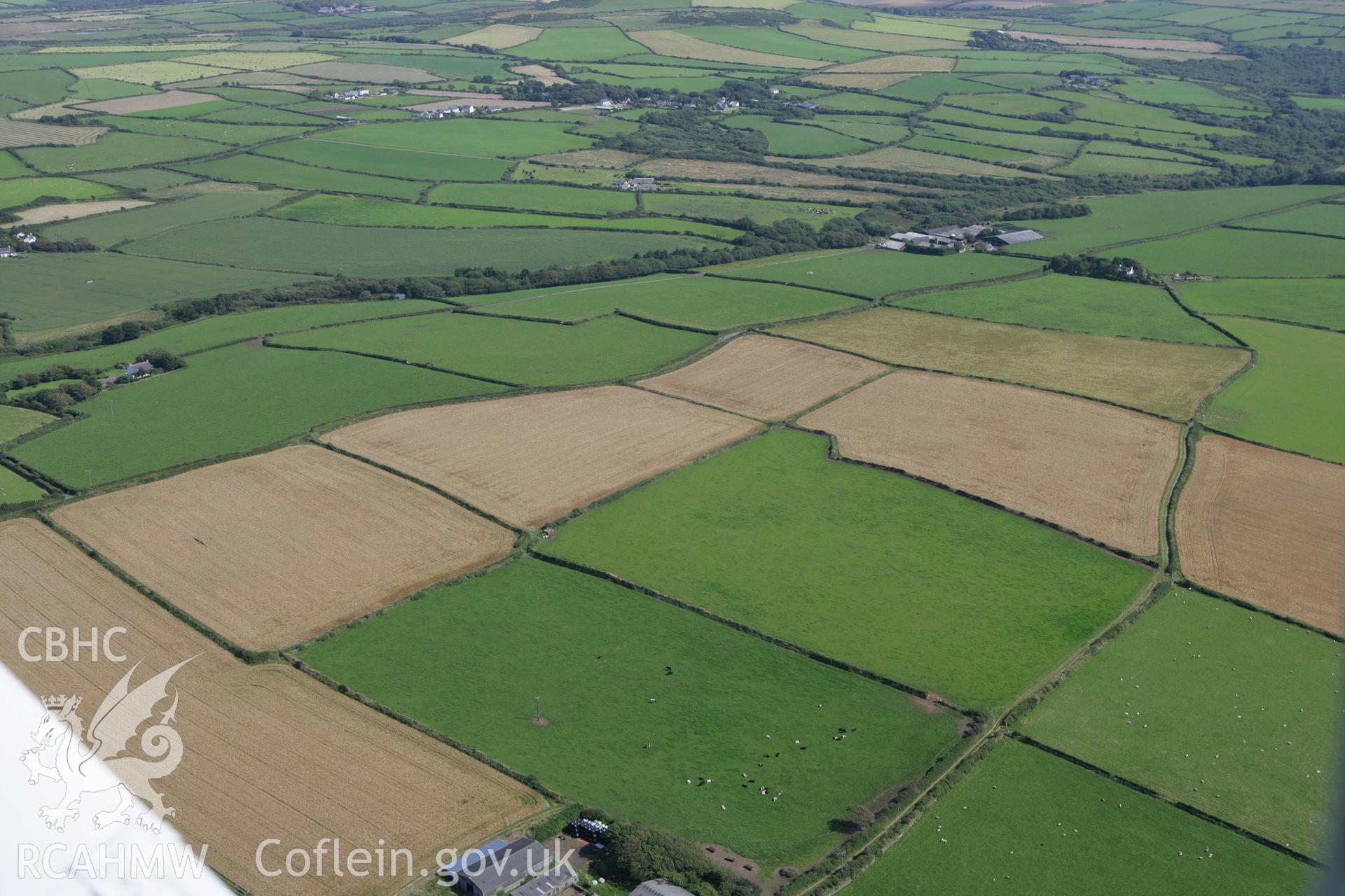 RCAHMW colour oblique photograph of Castell Bach. Taken by Toby Driver on 01/08/2007.
