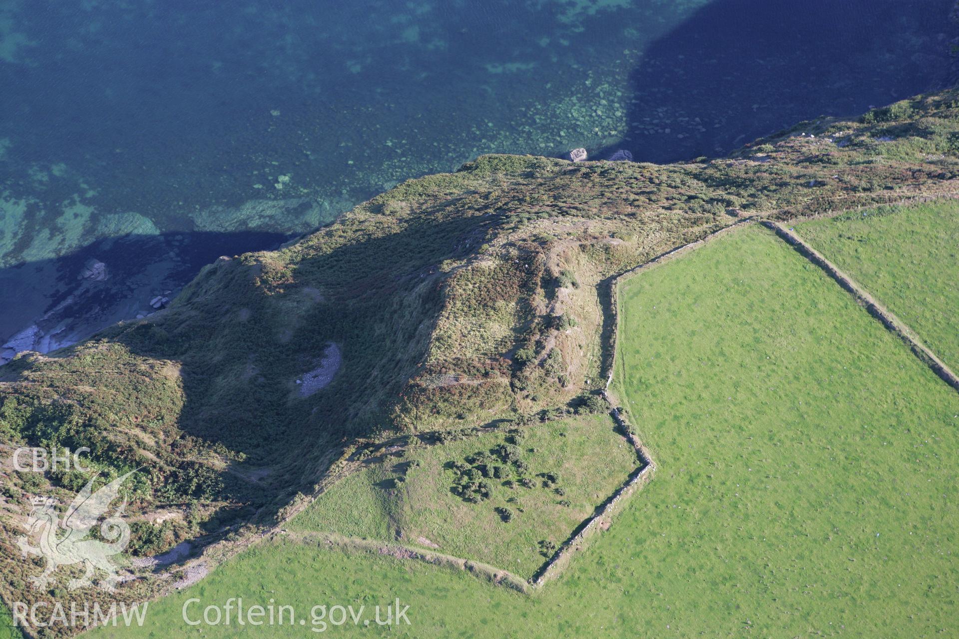RCAHMW colour oblique aerial photograph of Pared Mawr Camp with promontory fort, Porth Ceiriad. Taken on 06 September 2007 by Toby Driver