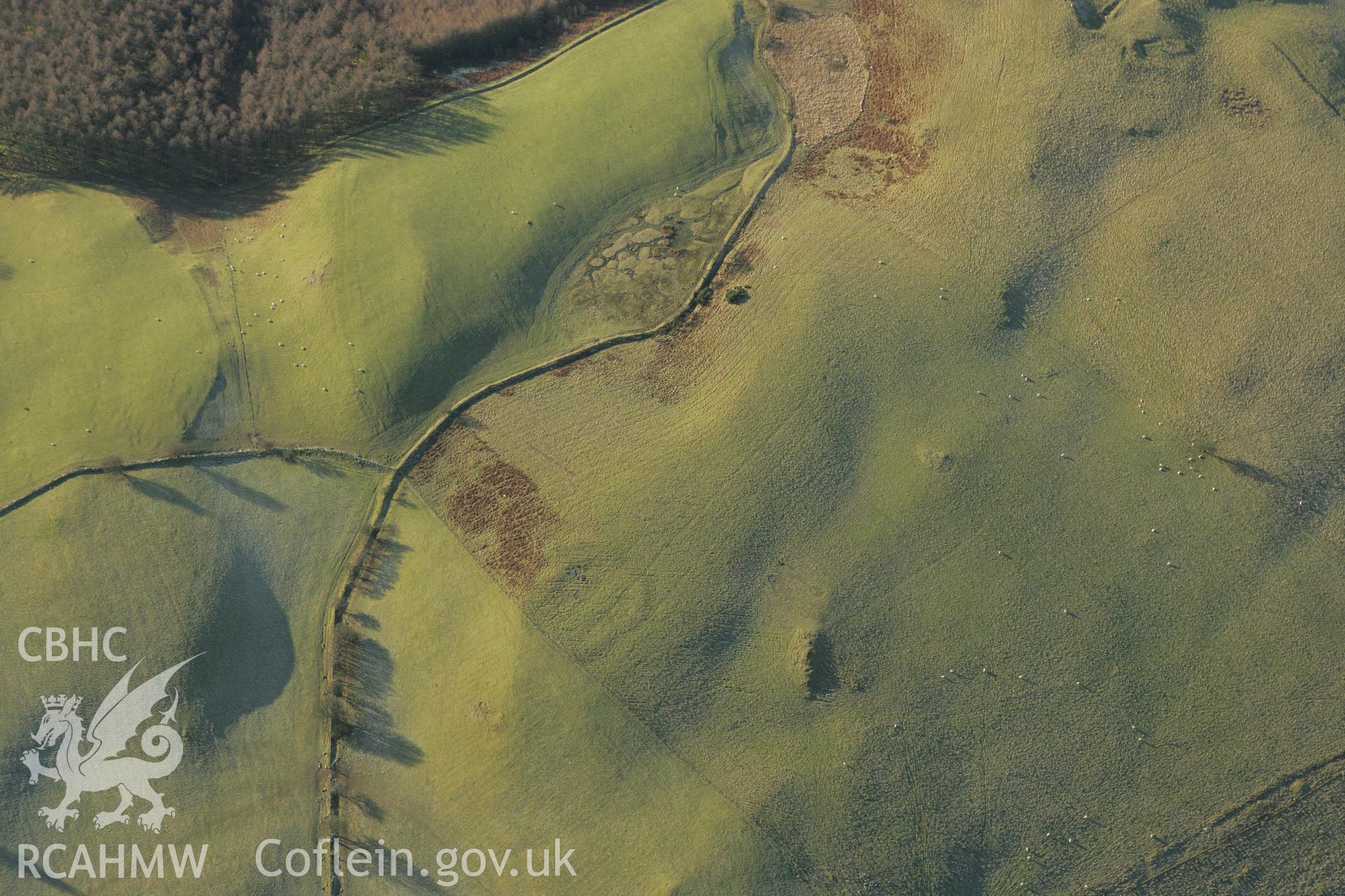 RCAHMW colour oblique photograph of Penlan enclosure. Taken by Toby Driver on 20/12/2007.