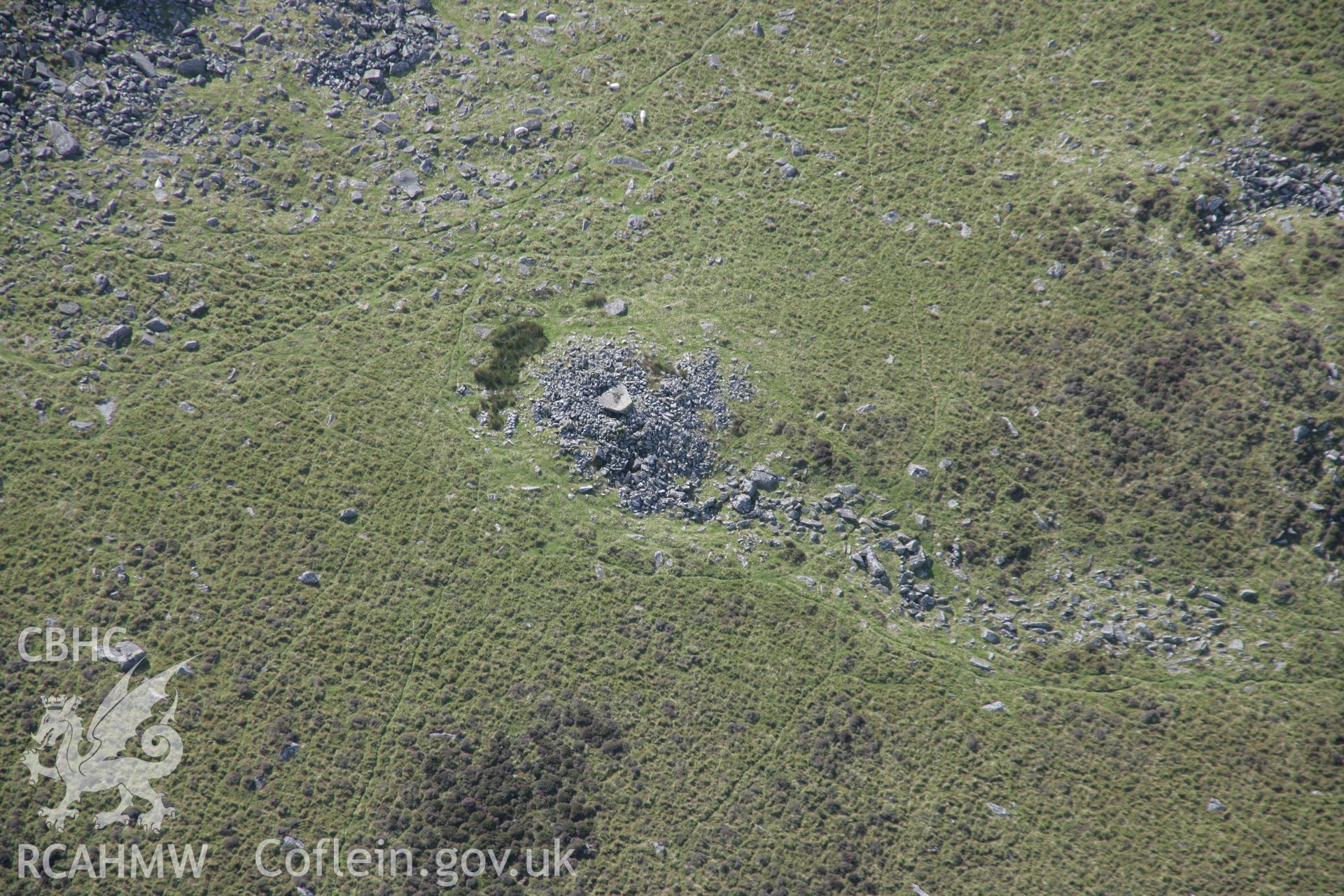 RCAHMW colour oblique photograph of Carn Menyn Cairn. Taken by Toby Driver on 11/09/2007.