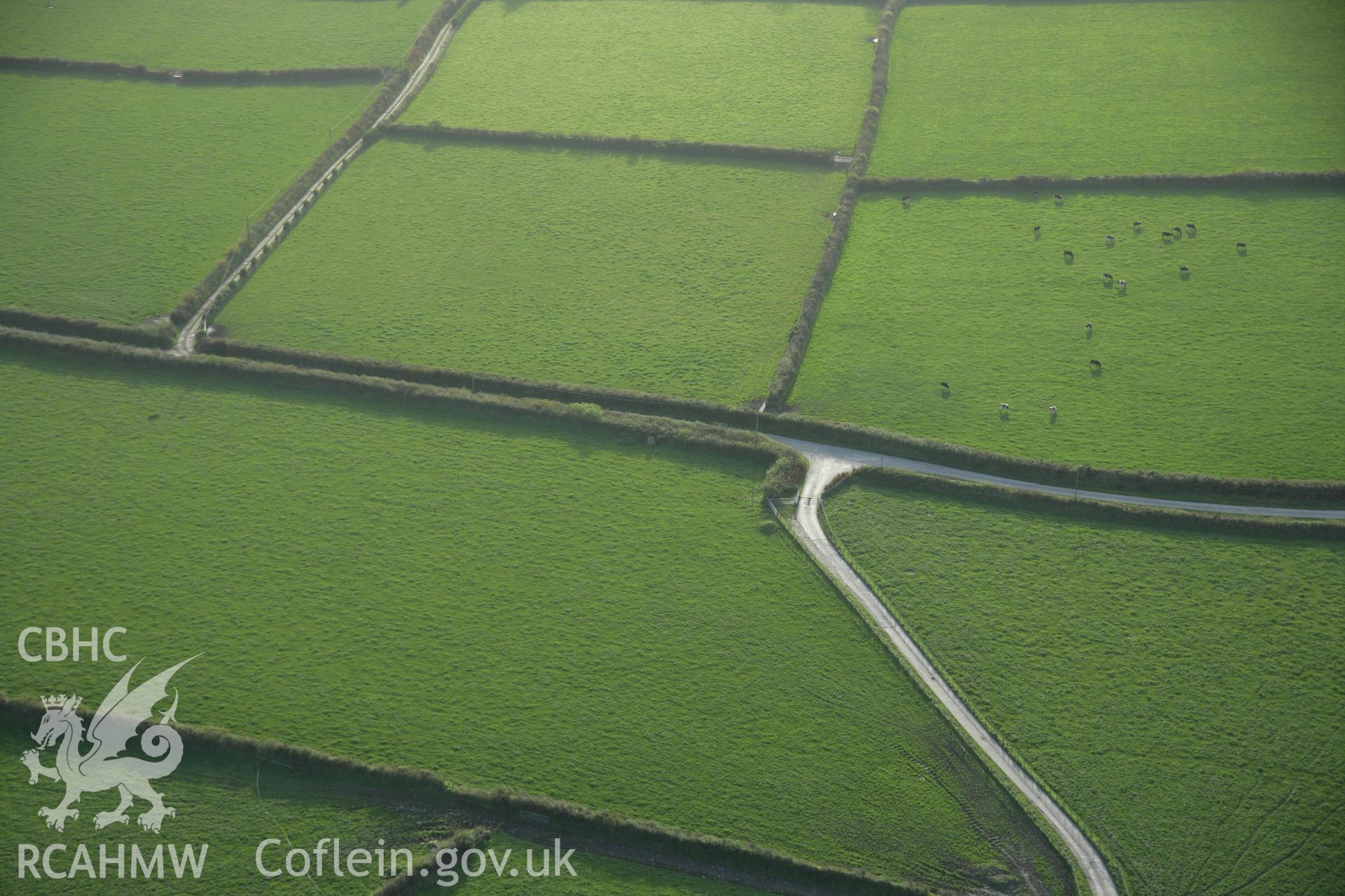 RCAHMW colour oblique photograph of Coynant Maenhir. Taken by Toby Driver on 06/11/2007.