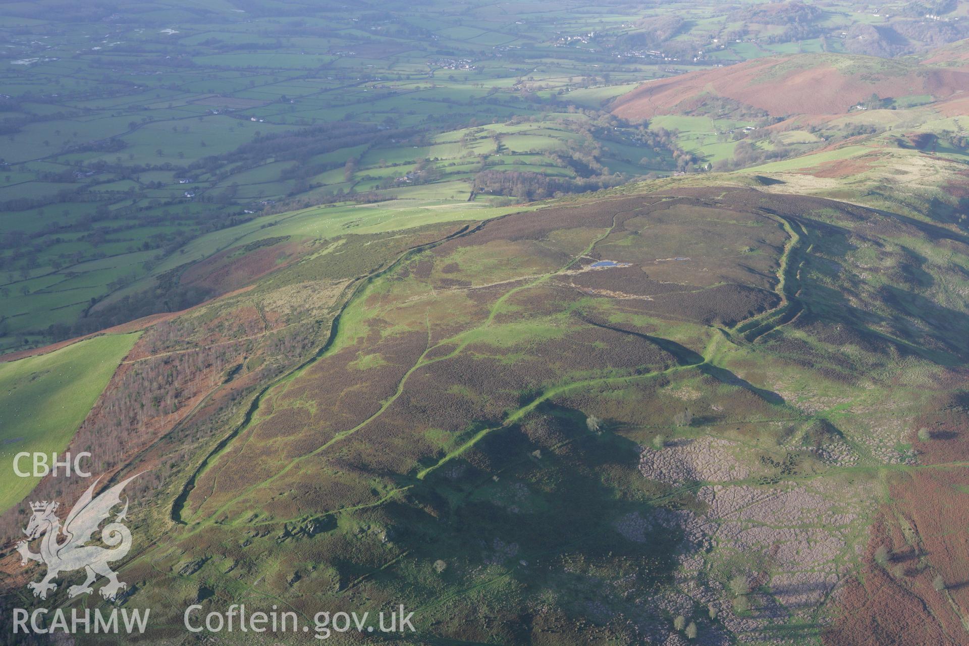 RCAHMW colour oblique photograph of Penycloddiau hillfort. Taken by Toby Driver on 11/12/2007.