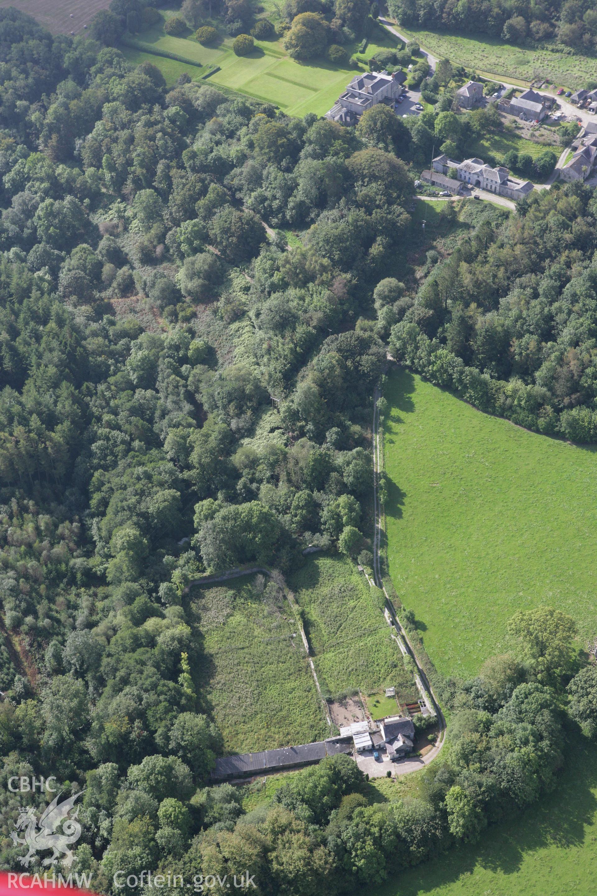 RCAHMW colour oblique photograph of Kitchen Gardens, Cilwendig, Boncath. Taken by Toby Driver on 11/09/2007.