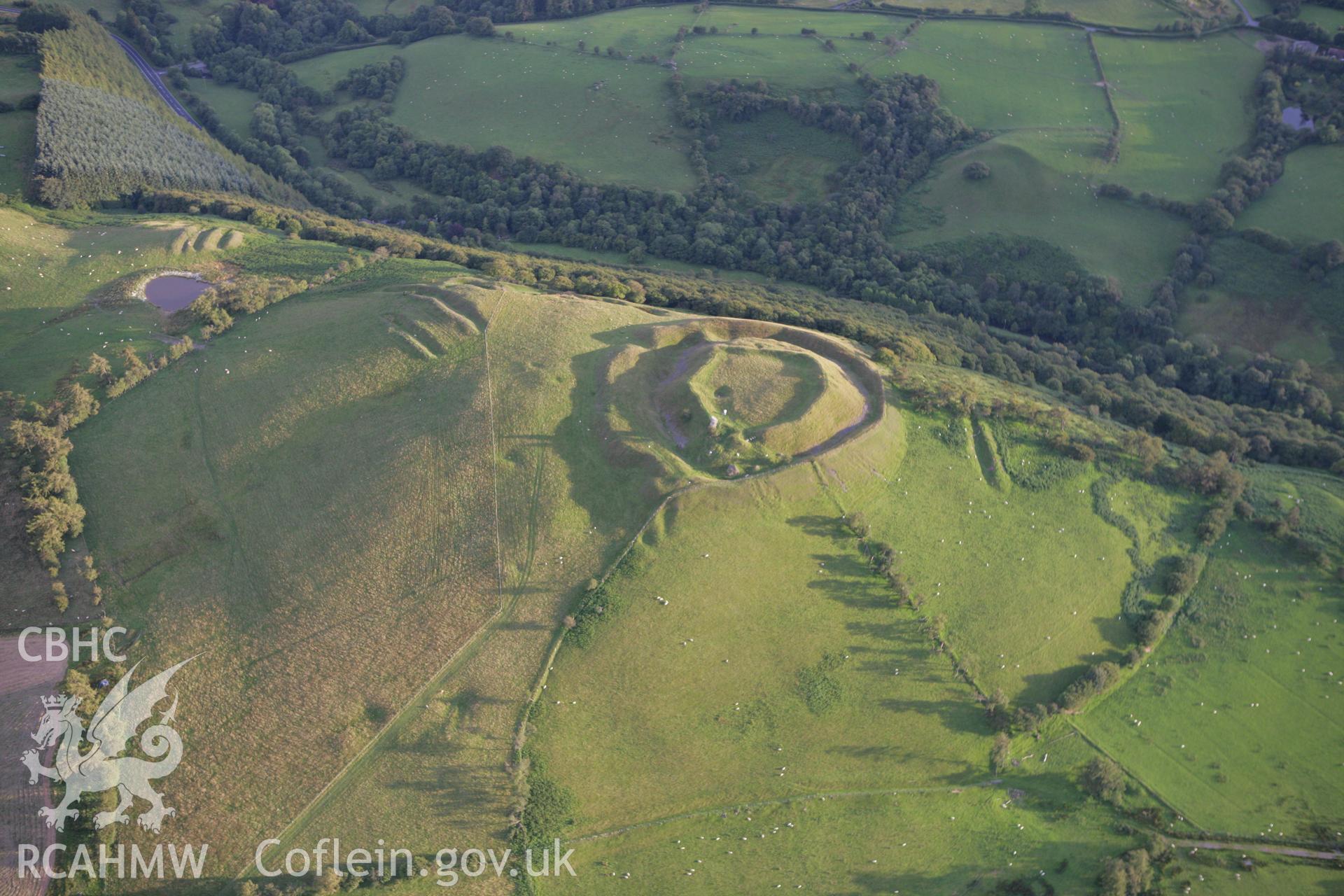 RCAHMW colour oblique aerial photograph of Castell Tinboeth, Llananno. Taken on 08 August 2007 by Toby Driver