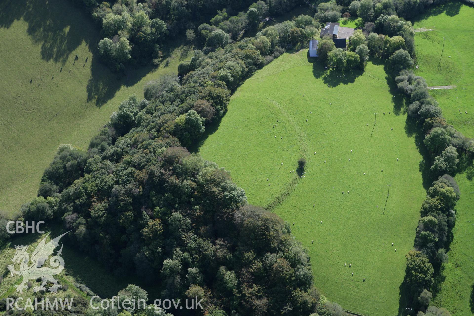 RCAHMW colour oblique photograph of Pen y Gaer Hillfort. Taken by Toby Driver on 04/10/2007.