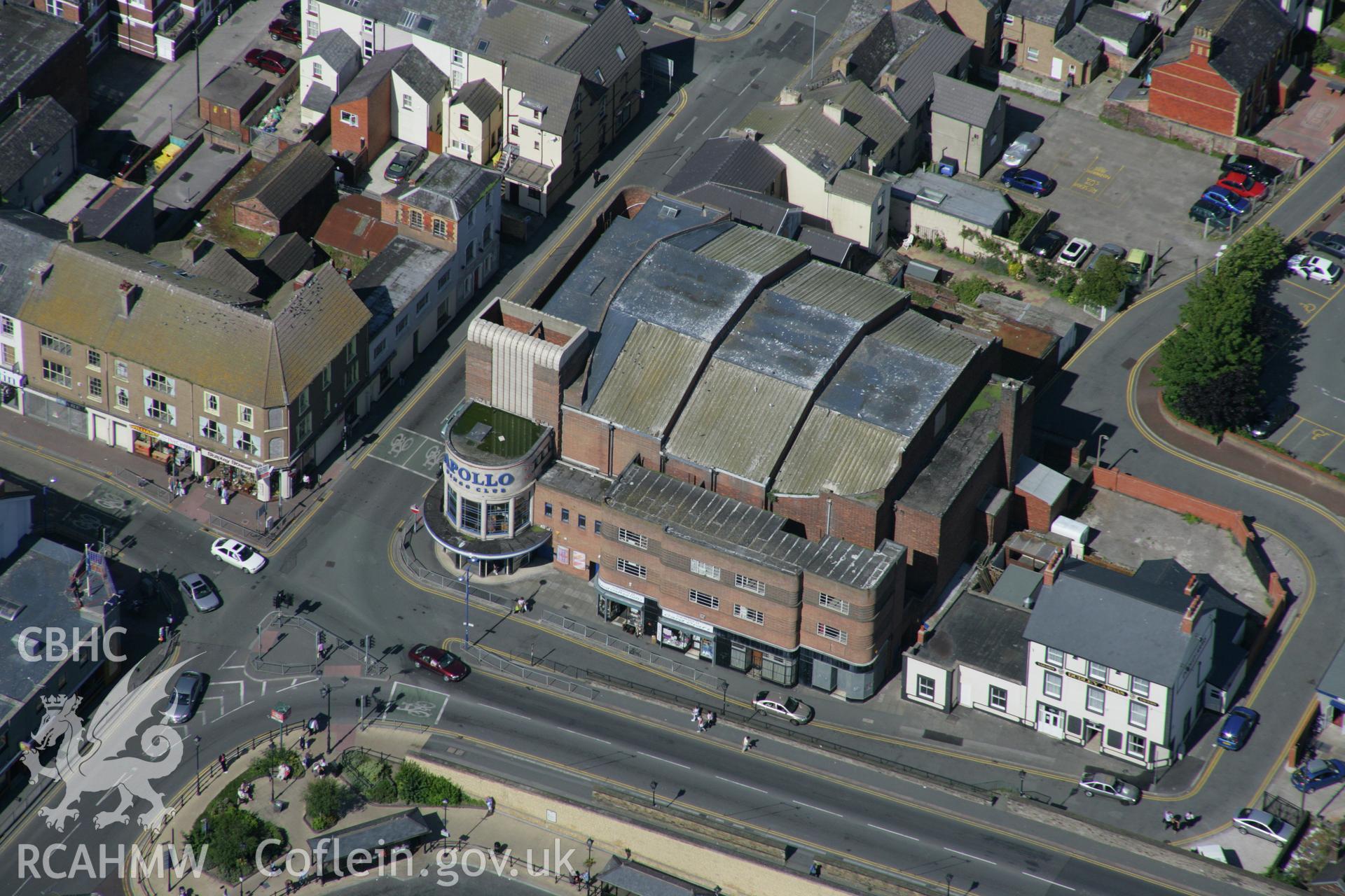 RCAHMW colour oblique aerial photograph of Apollo Cinema and Bingo Club, 133-141 High Street, Rhyl. Taken on 31 July 2007 by Toby Driver