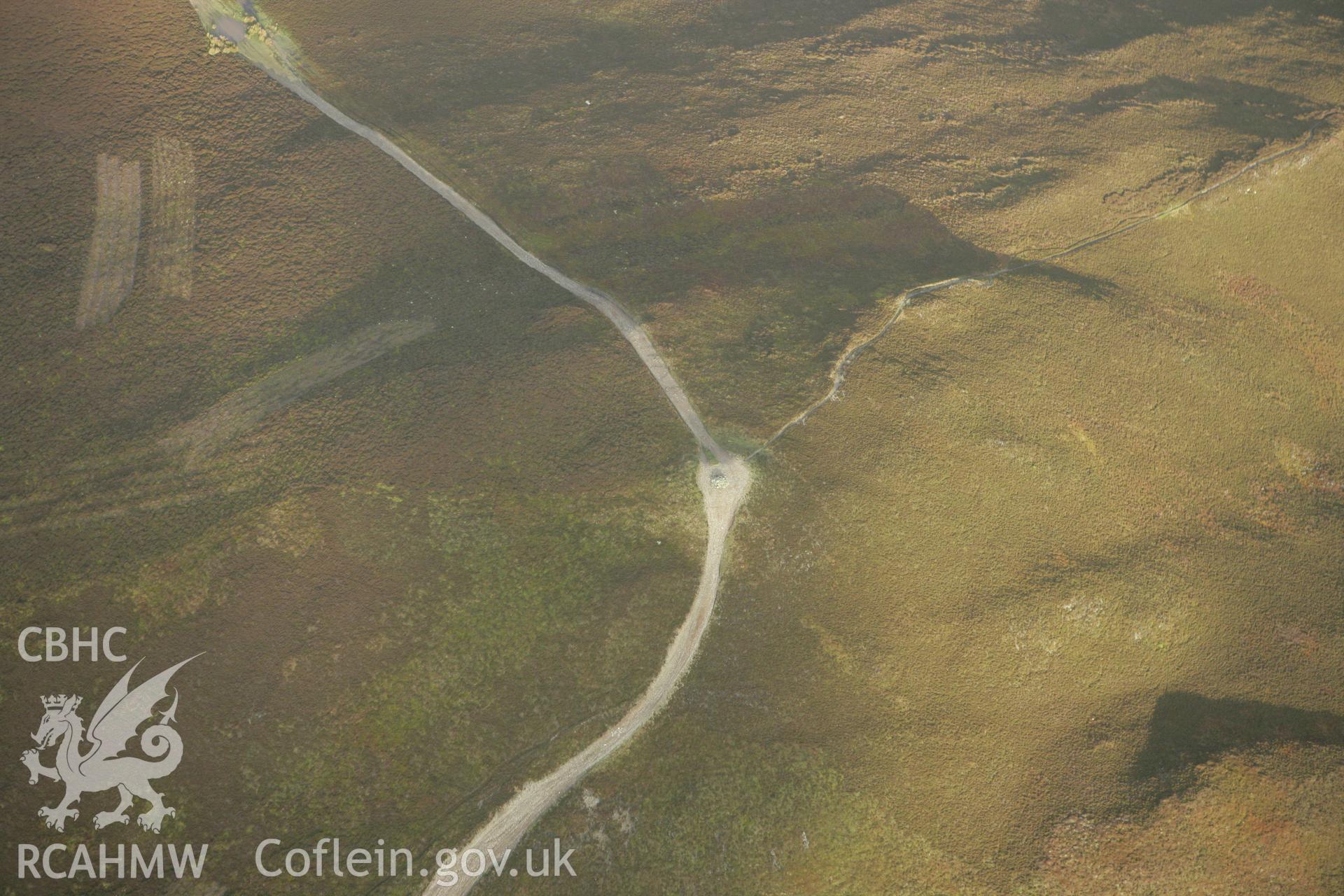 RCAHMW colour oblique photograph of Moel y Gamelin cairn. Taken by Toby Driver on 30/10/2007.
