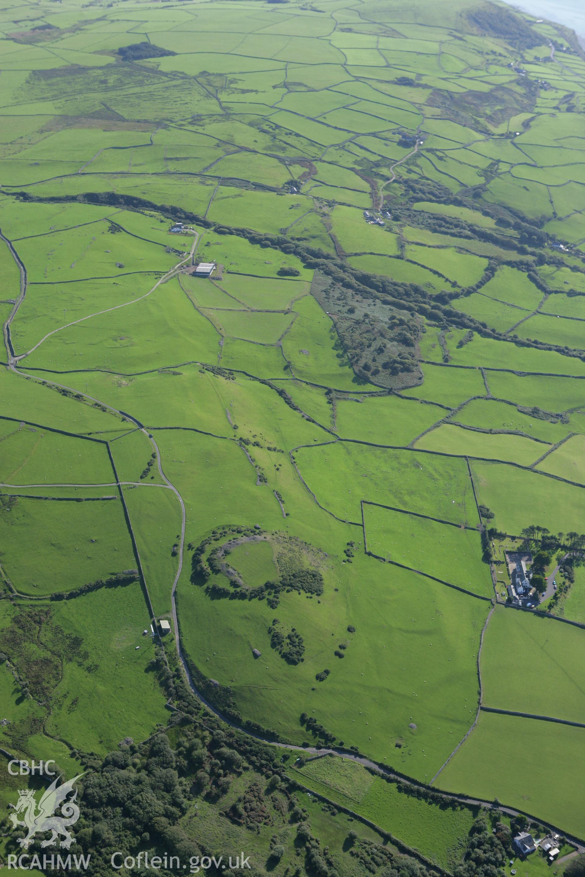 RCAHMW colour oblique aerial photograph of Castell-y-Gaer. Taken on 06 September 2007 by Toby Driver