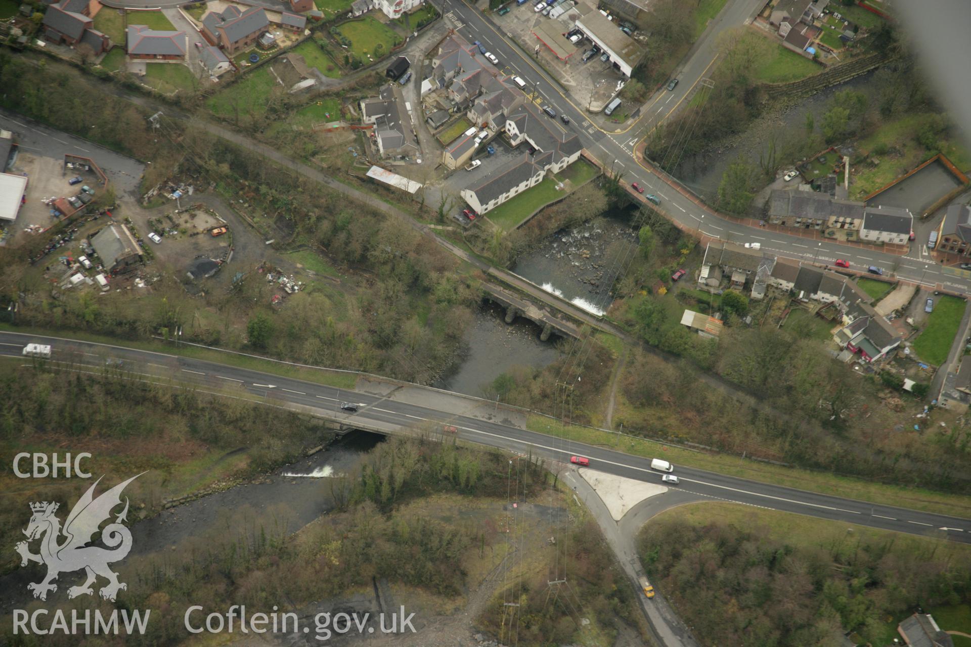 RCAHMW colour oblique aerial photograph of Ystalyfera Aqueduct and Weir, Swansea Canal. Taken on 16 March 2007 by Toby Driver