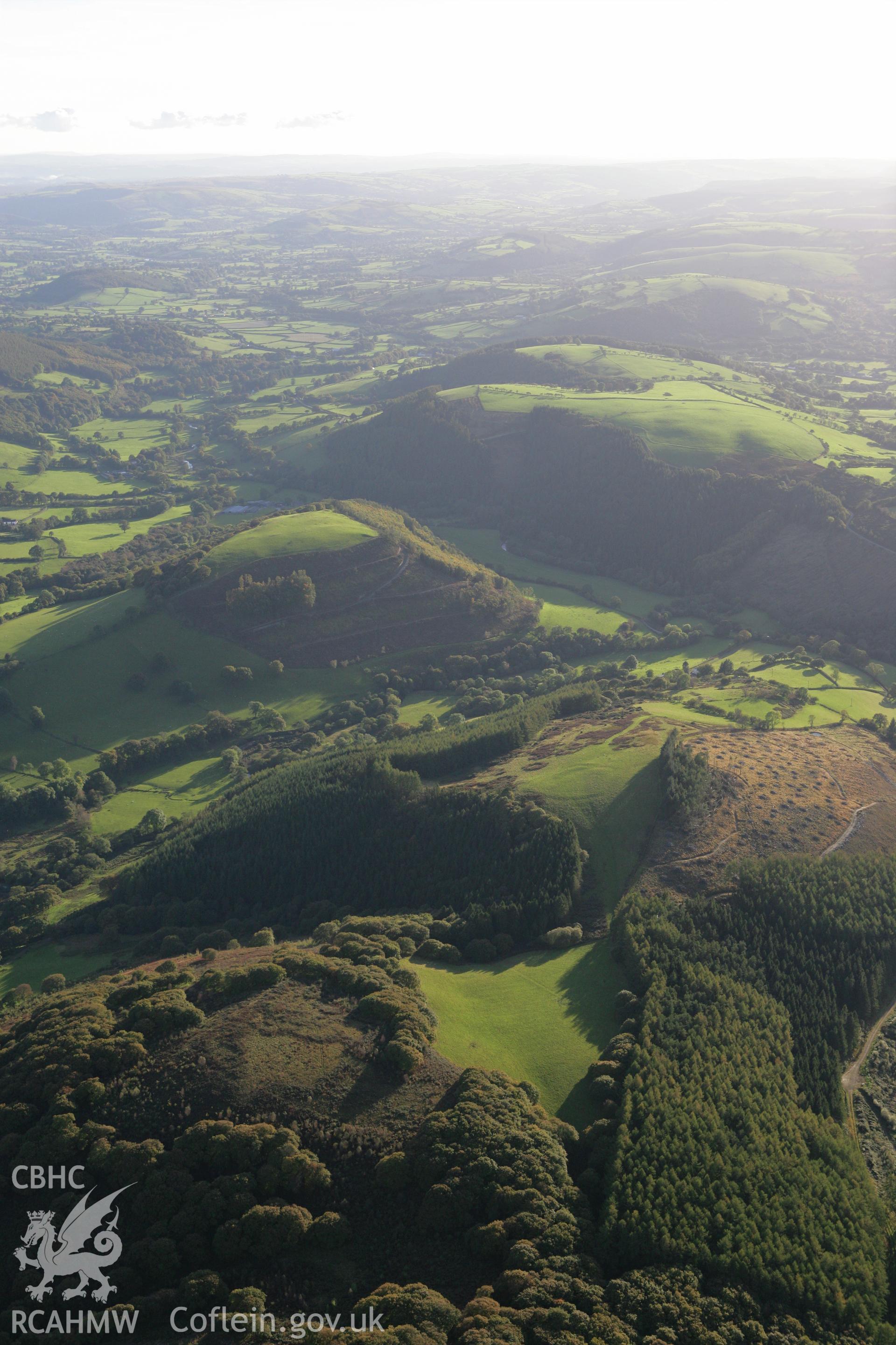 RCAHMW colour oblique photograph of Allt Aber Mangoed hillfort, general view from east. Taken by Toby Driver on 04/10/2007.