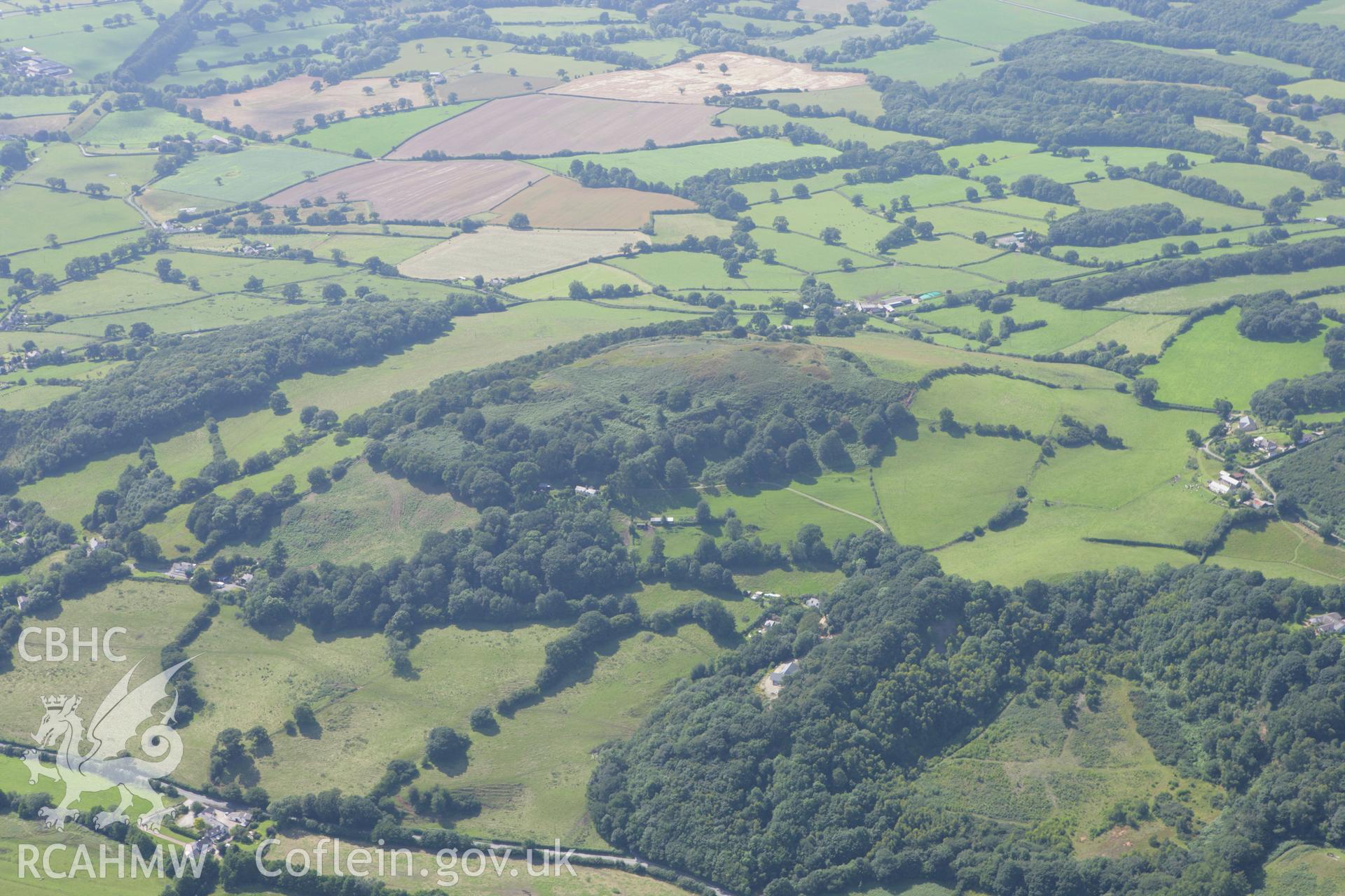 RCAHMW colour oblique aerial photograph of Moel-y-Gaer Hillfort, Bodfari. Taken on 31 July 2007 by Toby Driver