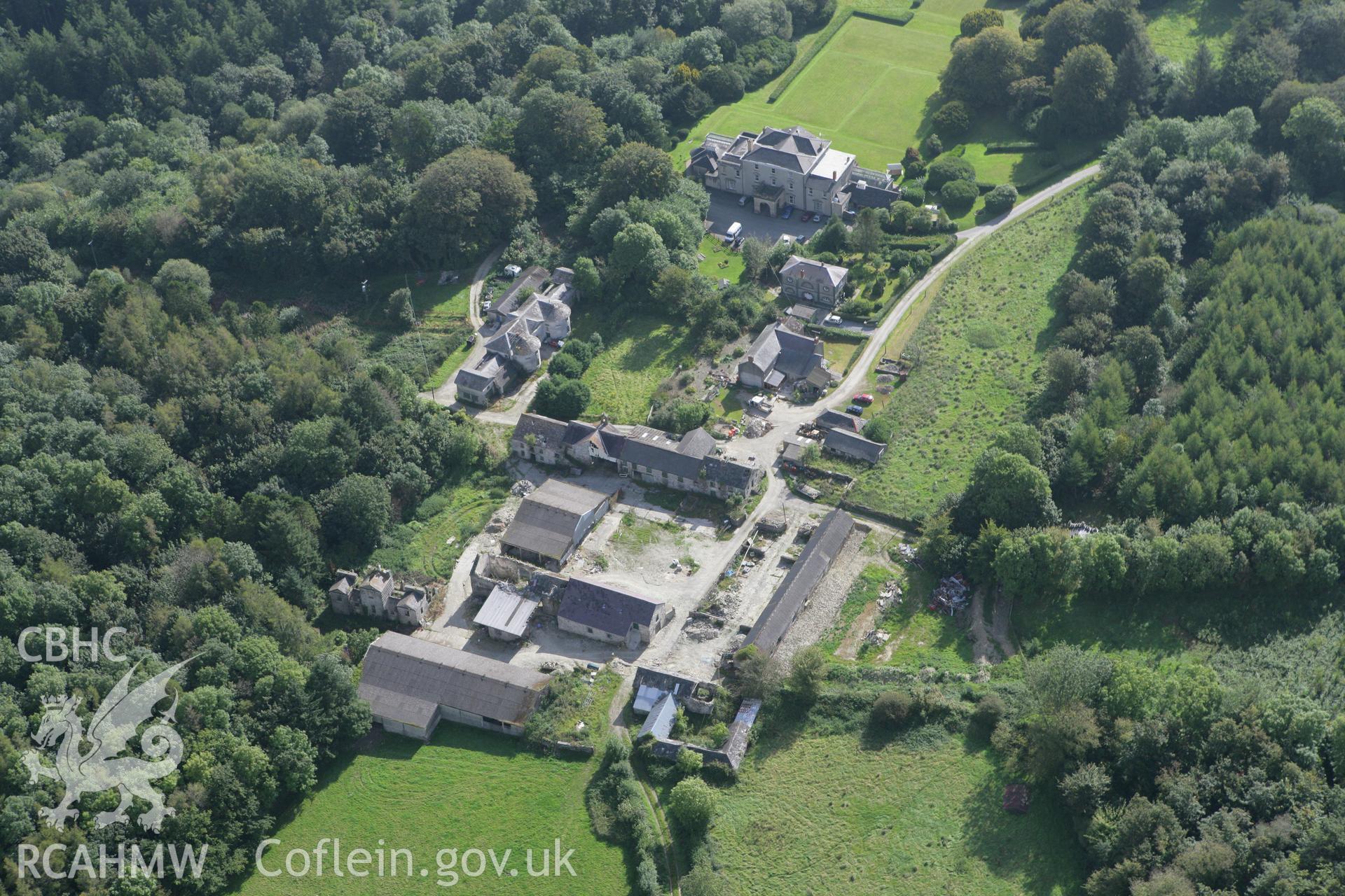 RCAHMW colour oblique photograph of Cilwendig Mansion, Boncath. Taken by Toby Driver on 11/09/2007.