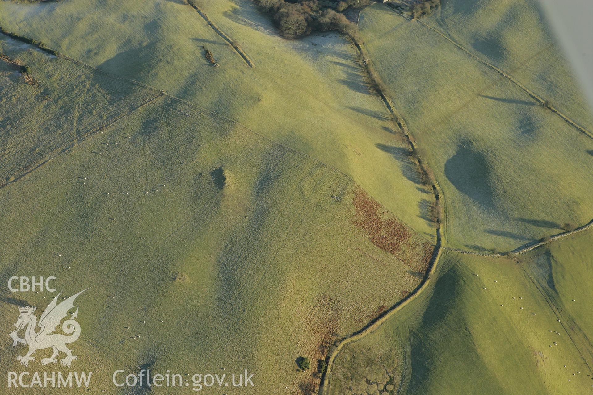RCAHMW colour oblique photograph of Penlan enclosure. Taken by Toby Driver on 20/12/2007.