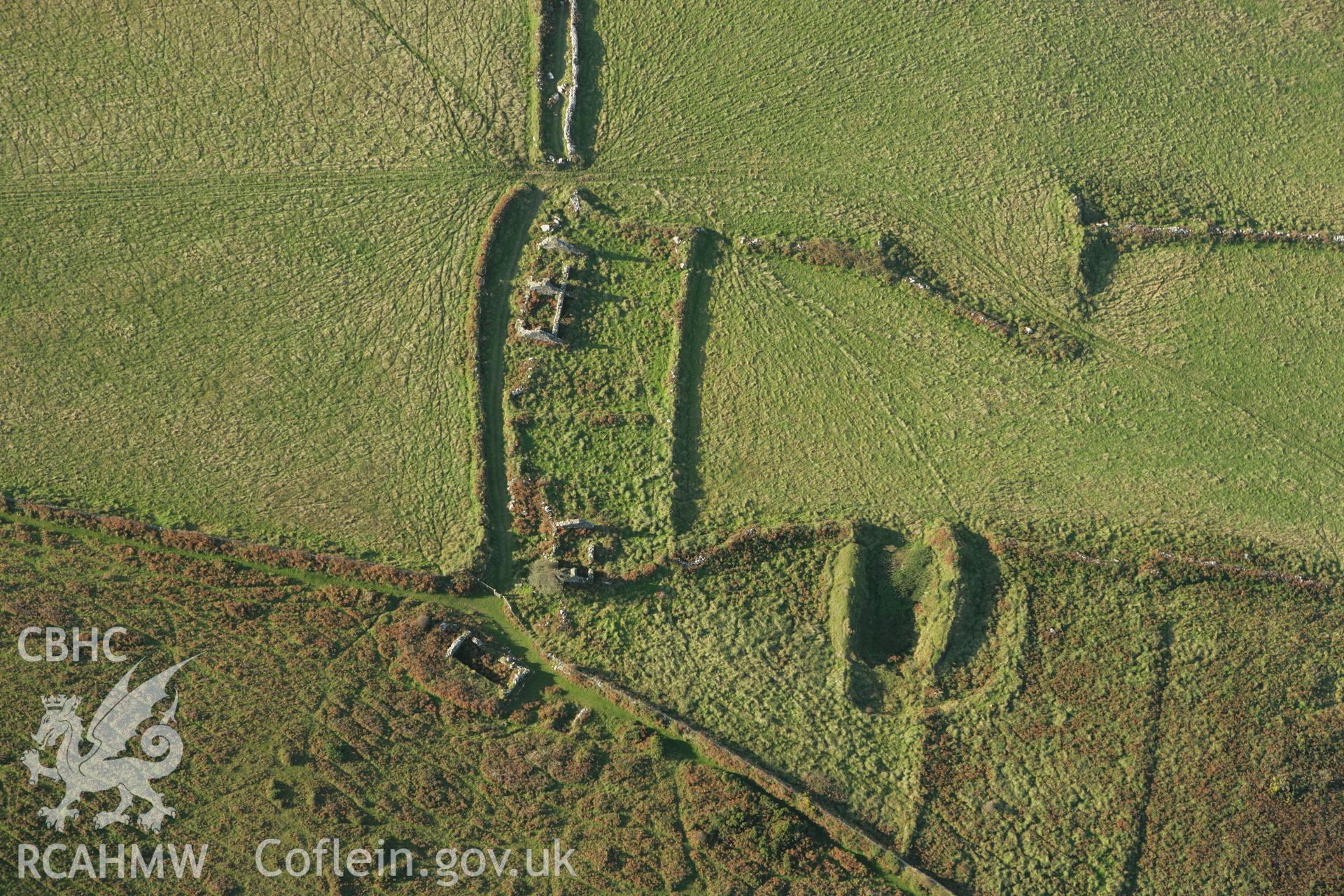 RCAHMW colour oblique photograph of Maes y Mynydd. Taken by Toby Driver on 23/10/2007.