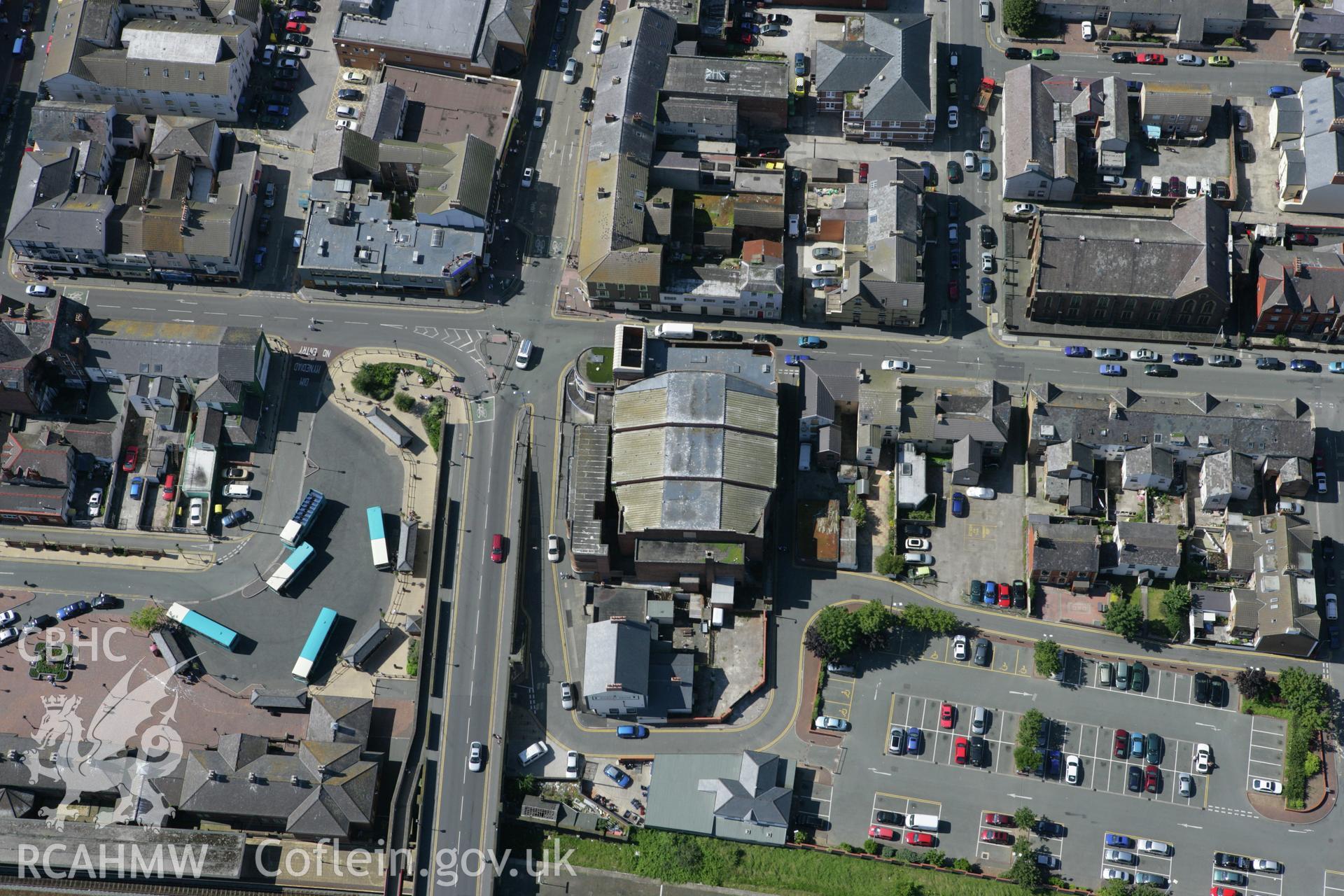 RCAHMW colour oblique aerial photograph of Apollo Cinema and Bingo Club, 133-141 High Street, Rhyl. Taken on 31 July 2007 by Toby Driver