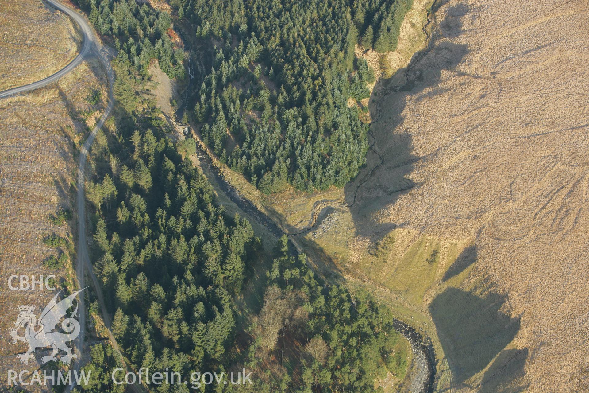RCAHMW colour oblique photograph of Bryn Diliw long hut. Taken by Toby Driver on 20/12/2007.