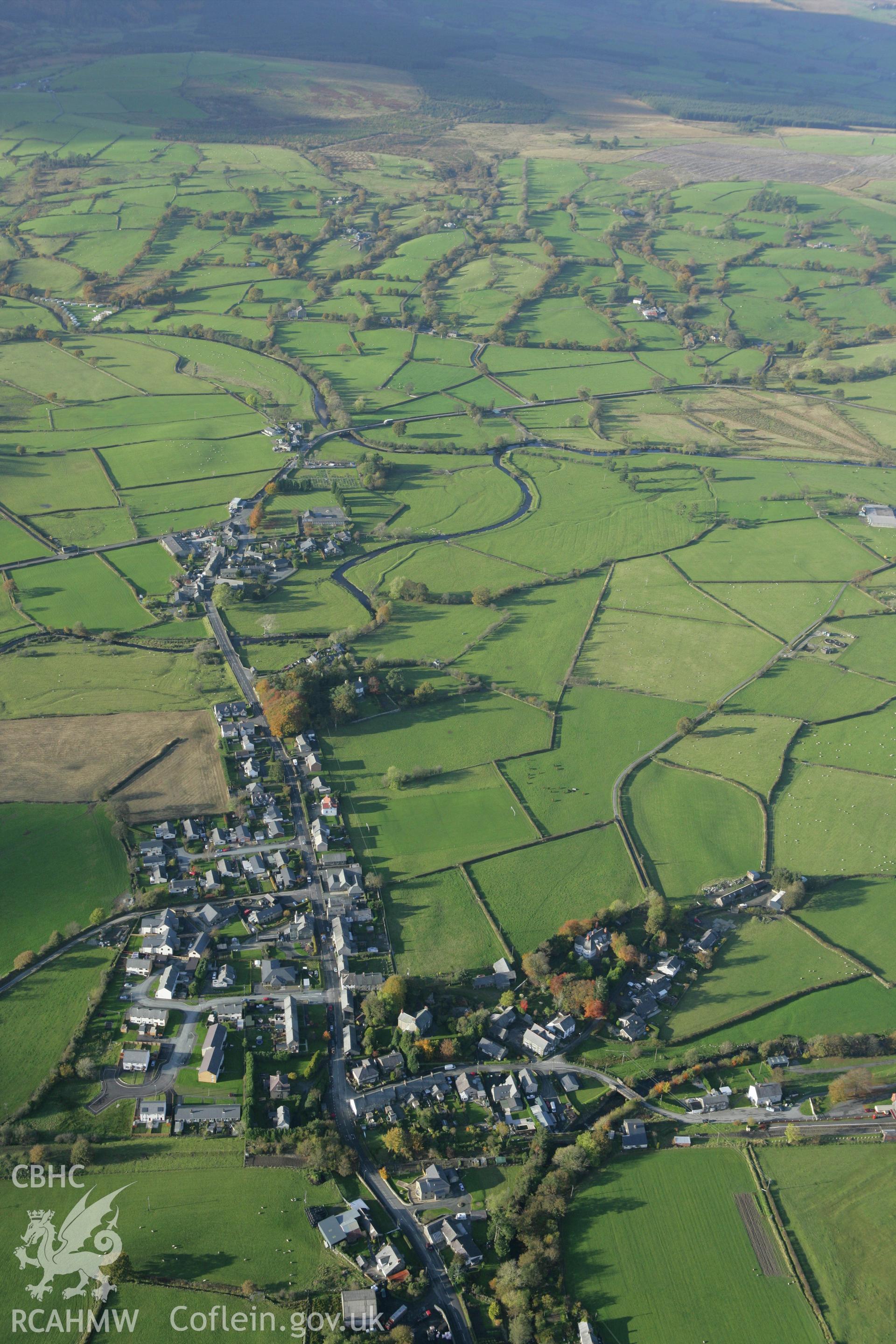 RCAHMW colour oblique photograph of Llanuwchllyn, village. Taken by Toby Driver on 30/10/2007.