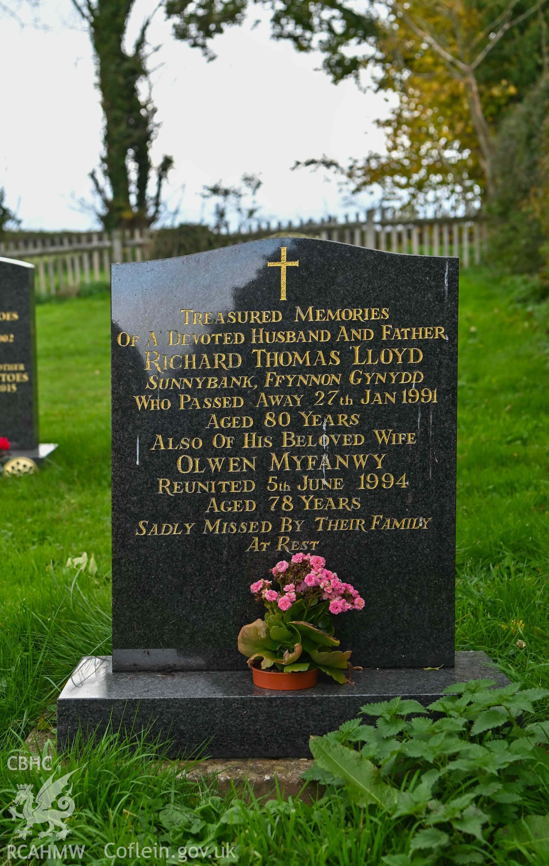 Maesyronen Chapel - Detailed view of a gravestone