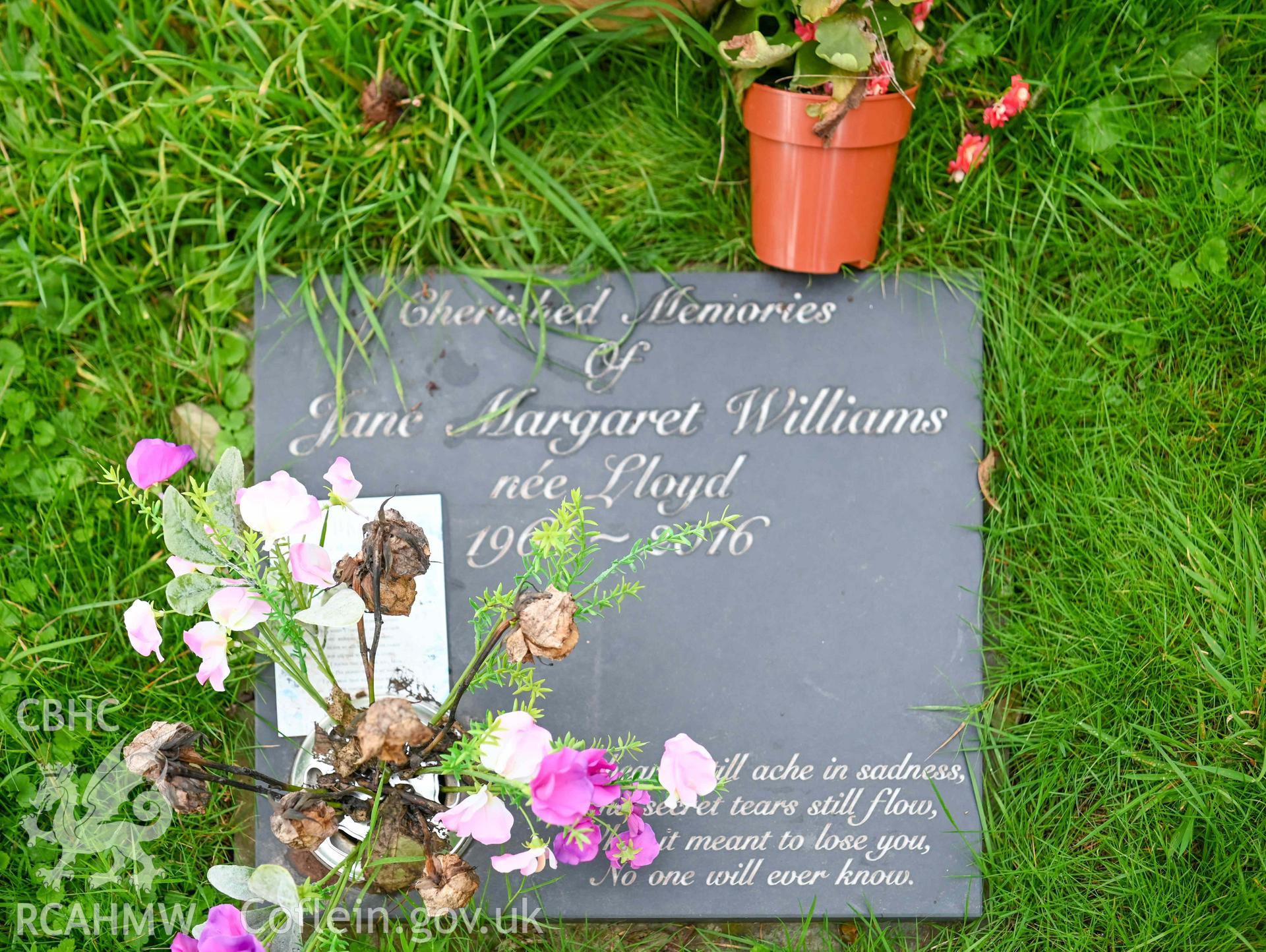 Maesyronen Chapel - Detailed view of a gravestone