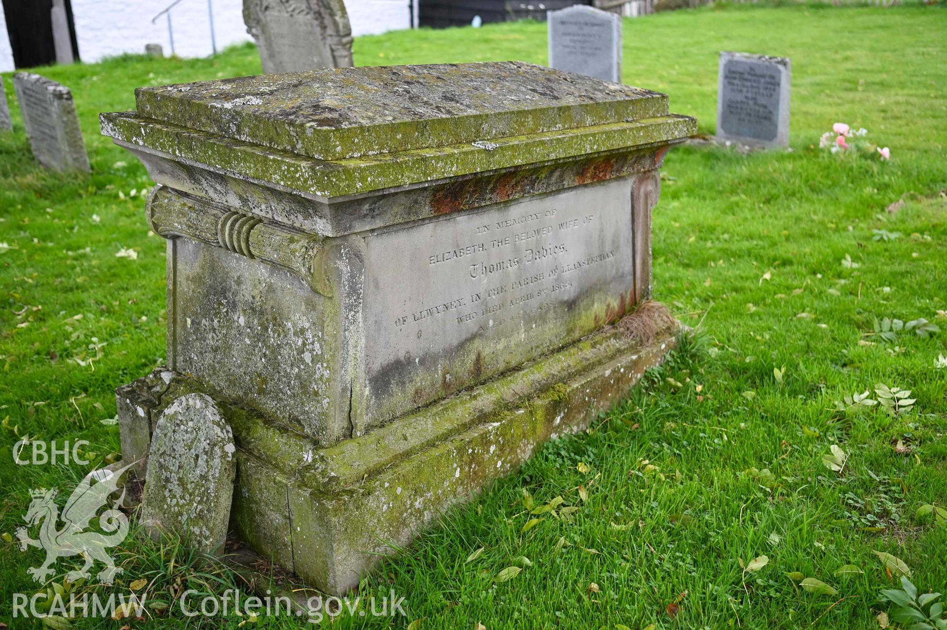 Maesyronen Chapel - View of the side and front of the grave of Elizabeth Davies, taken from North-East