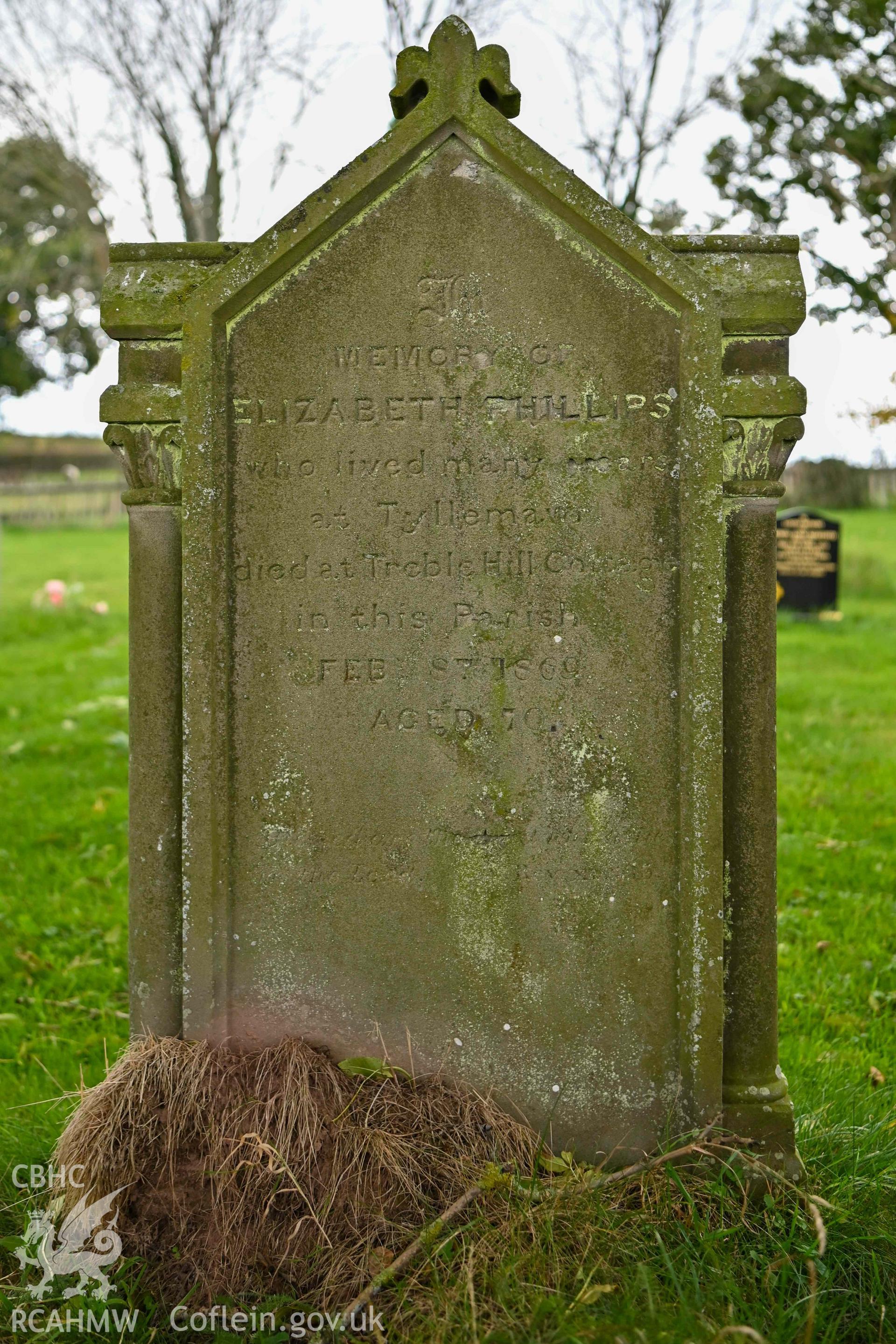 Maesyronen Chapel - Detailed view of a gravestone