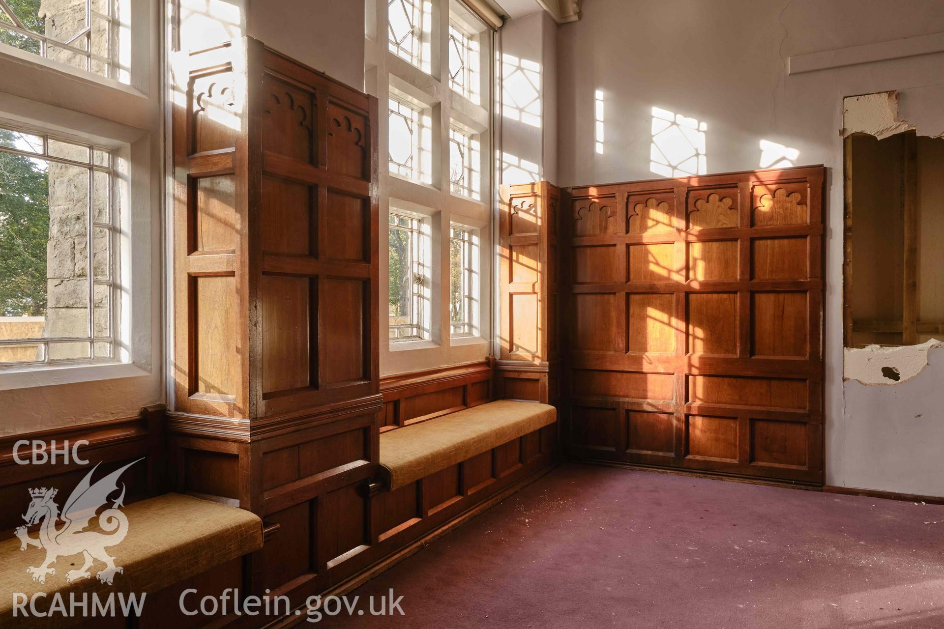 dining room (G3), wall panels and window seats in W wall, looking N