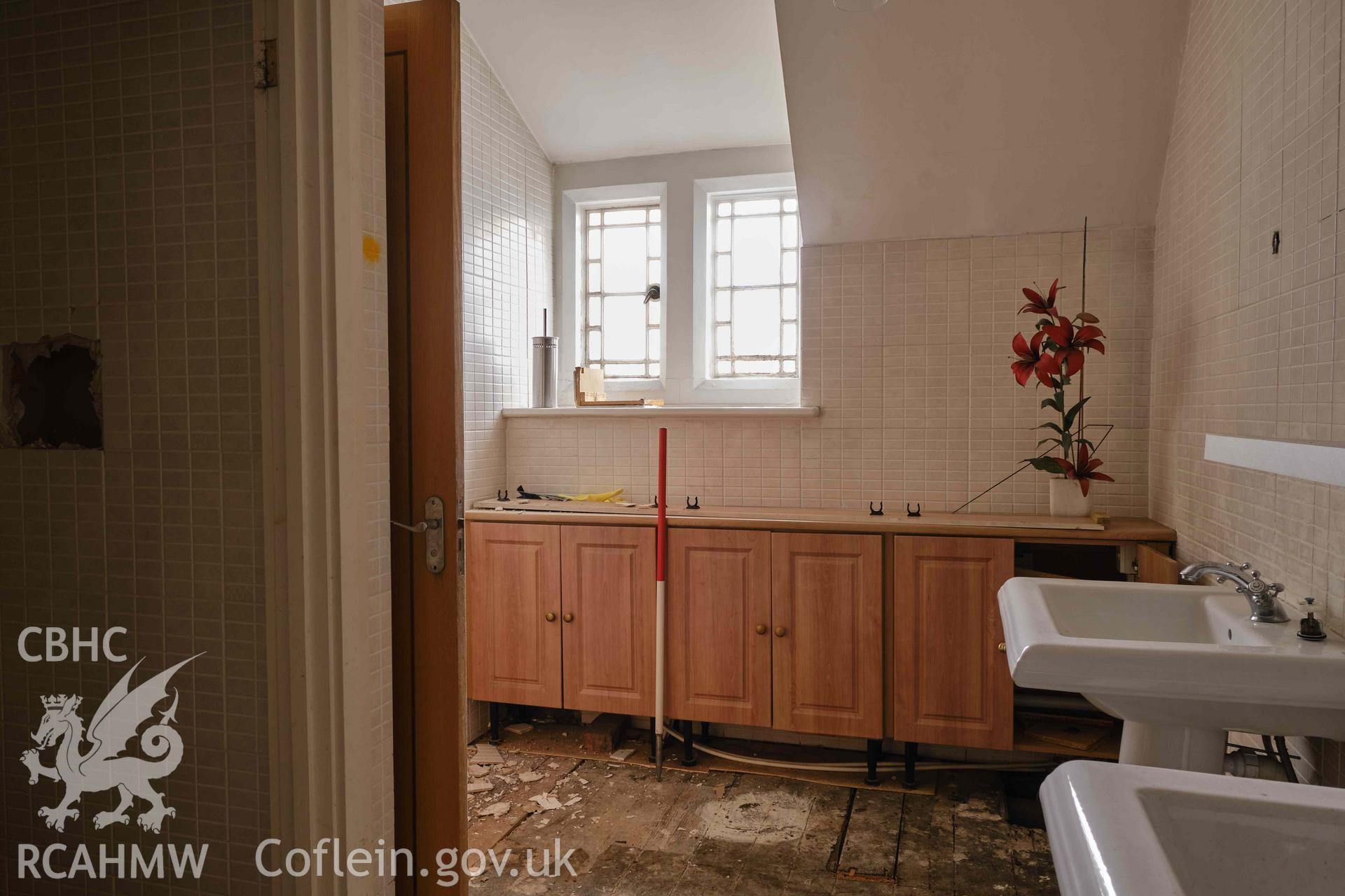 ladies toilet (2.3), looking S