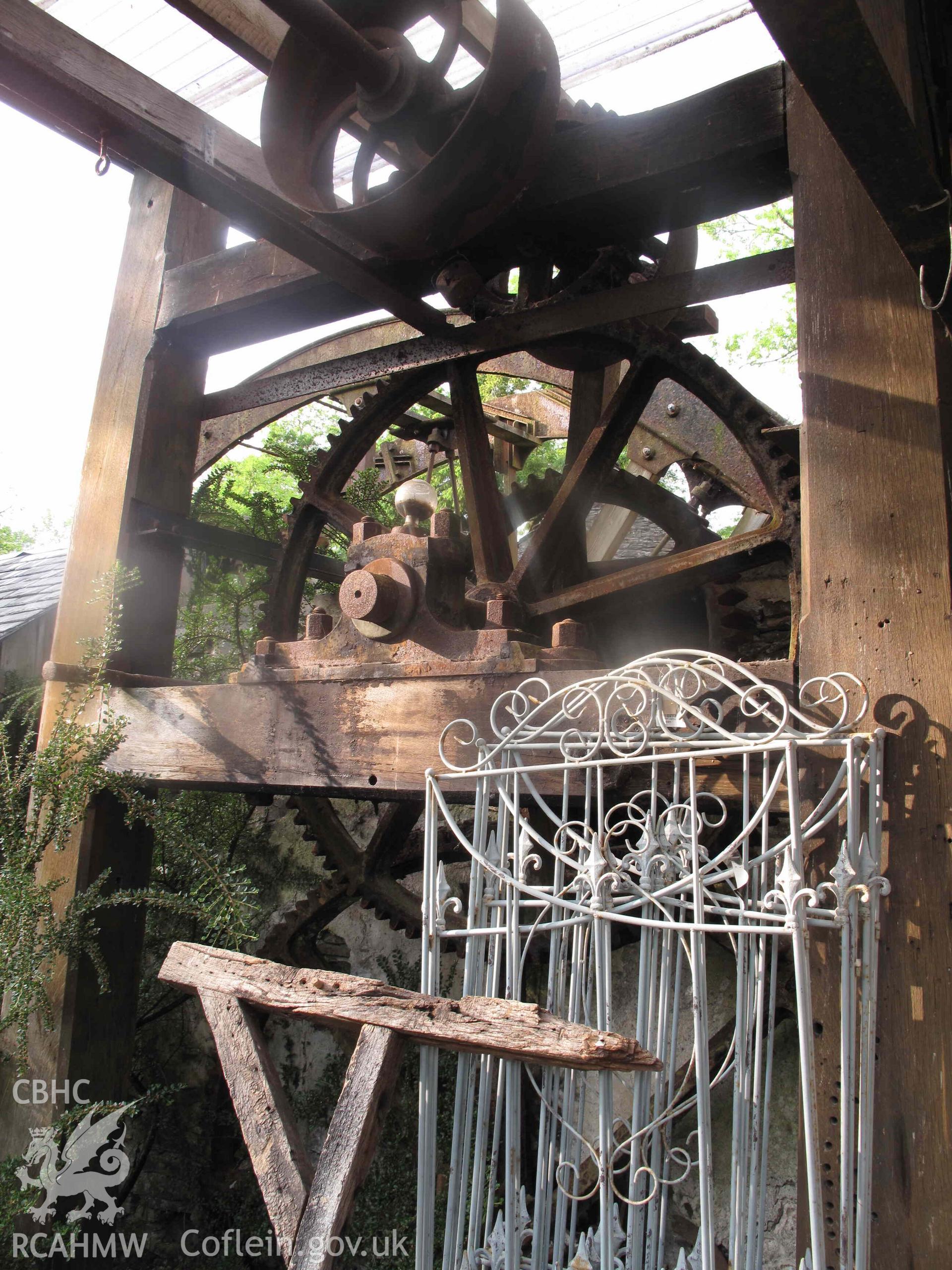 Ffatri Isaf,  Abercegir: gear and shaft
