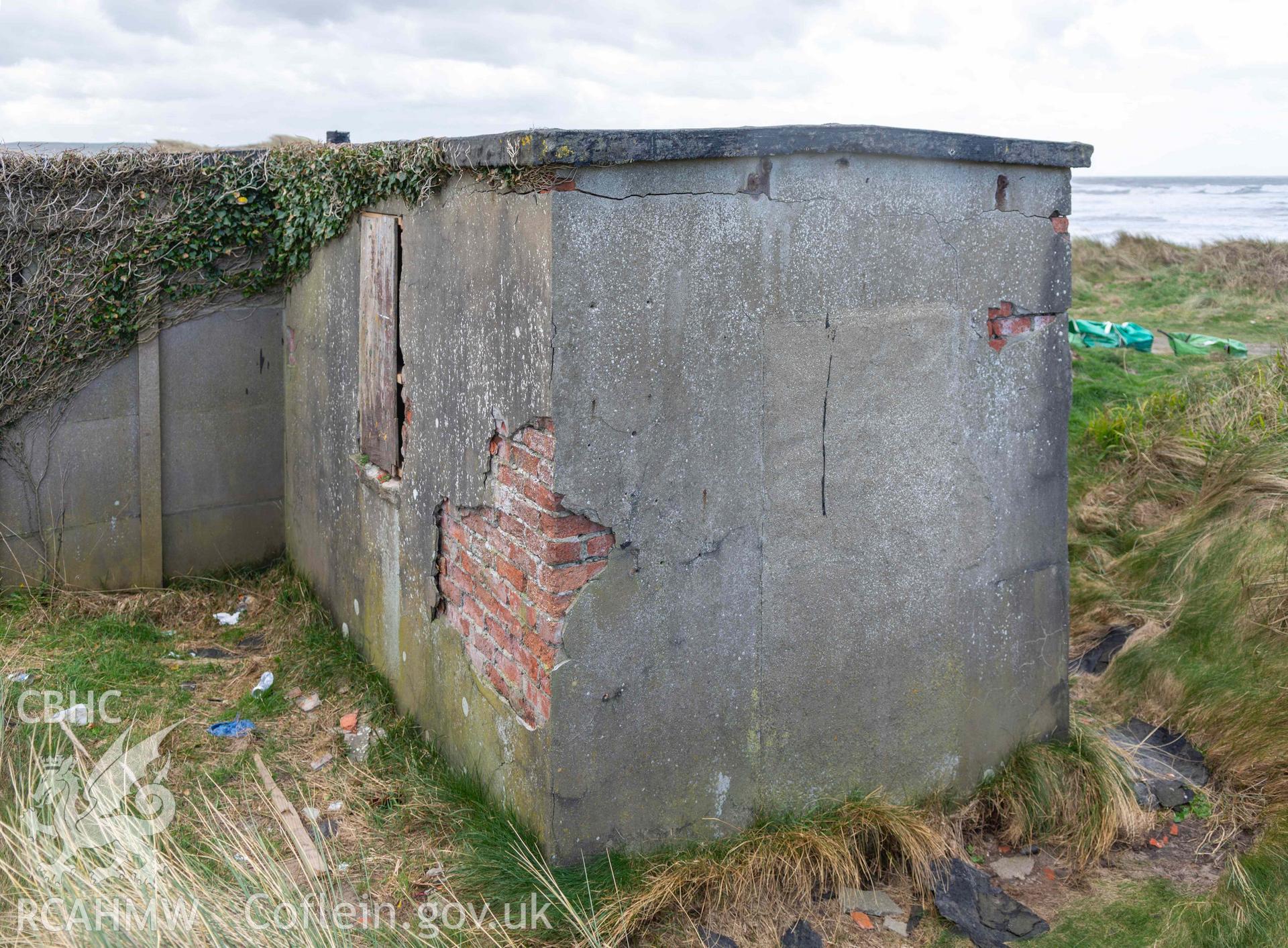 Ynyslas BCF Hut - View of the back and side of the hut, taken from North-East