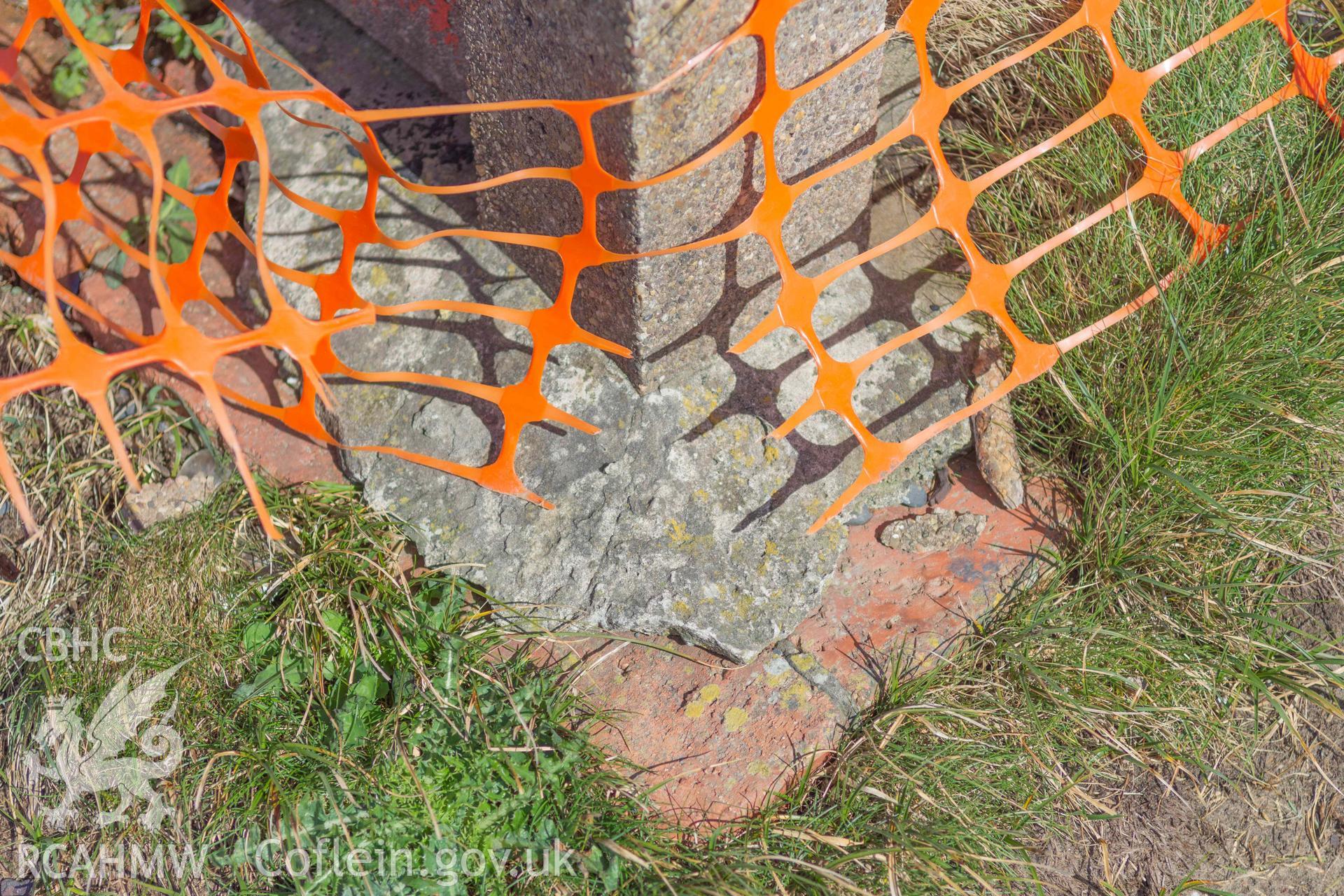 Ynyslas BCF Hut - Detailed view of orange barrier fencing mesh at the foot of the front of the building, taken from South