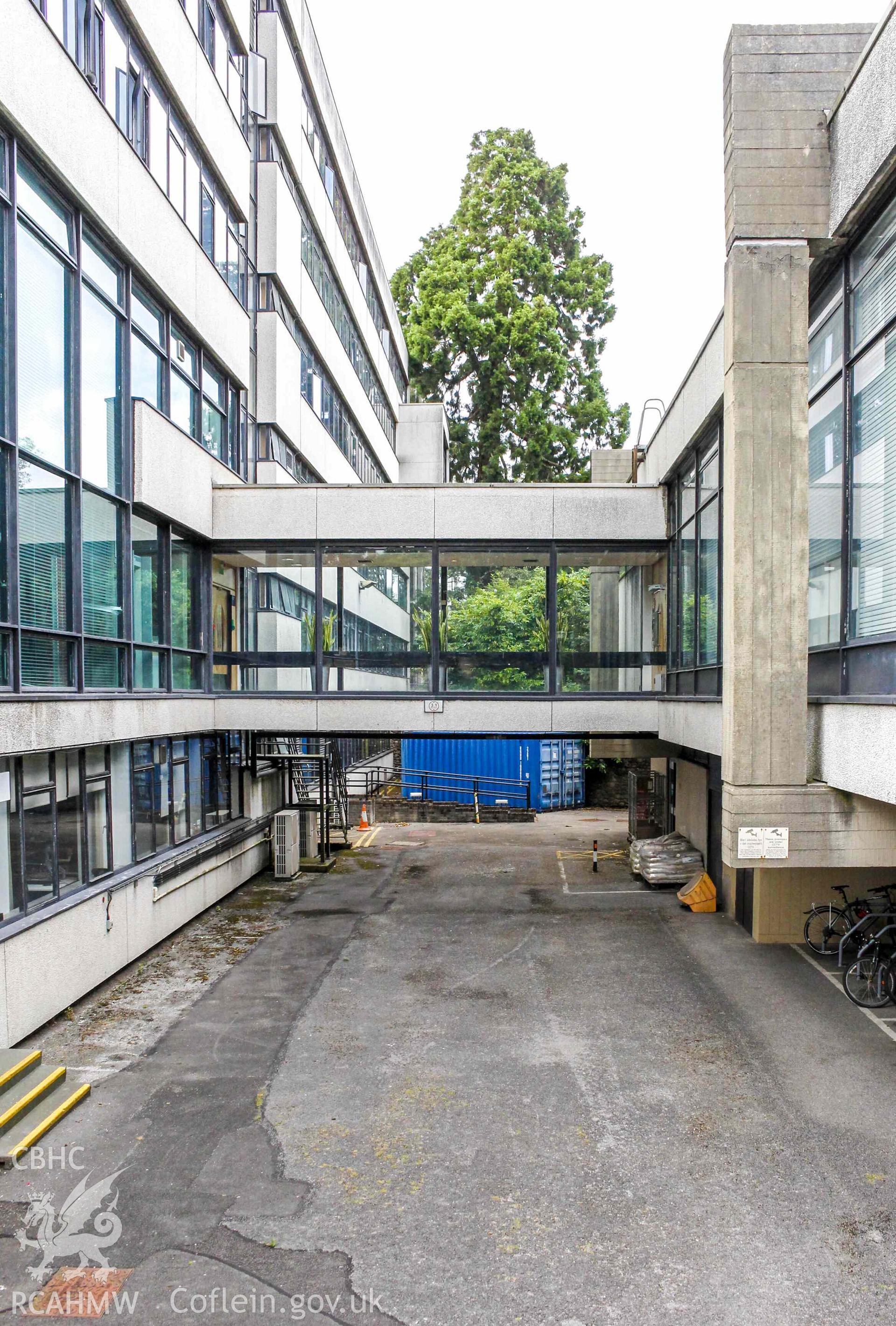 BBC Broadcasting House - Exterior, Front: View of the alley between the reception building and restaurant pavilion, taken from South