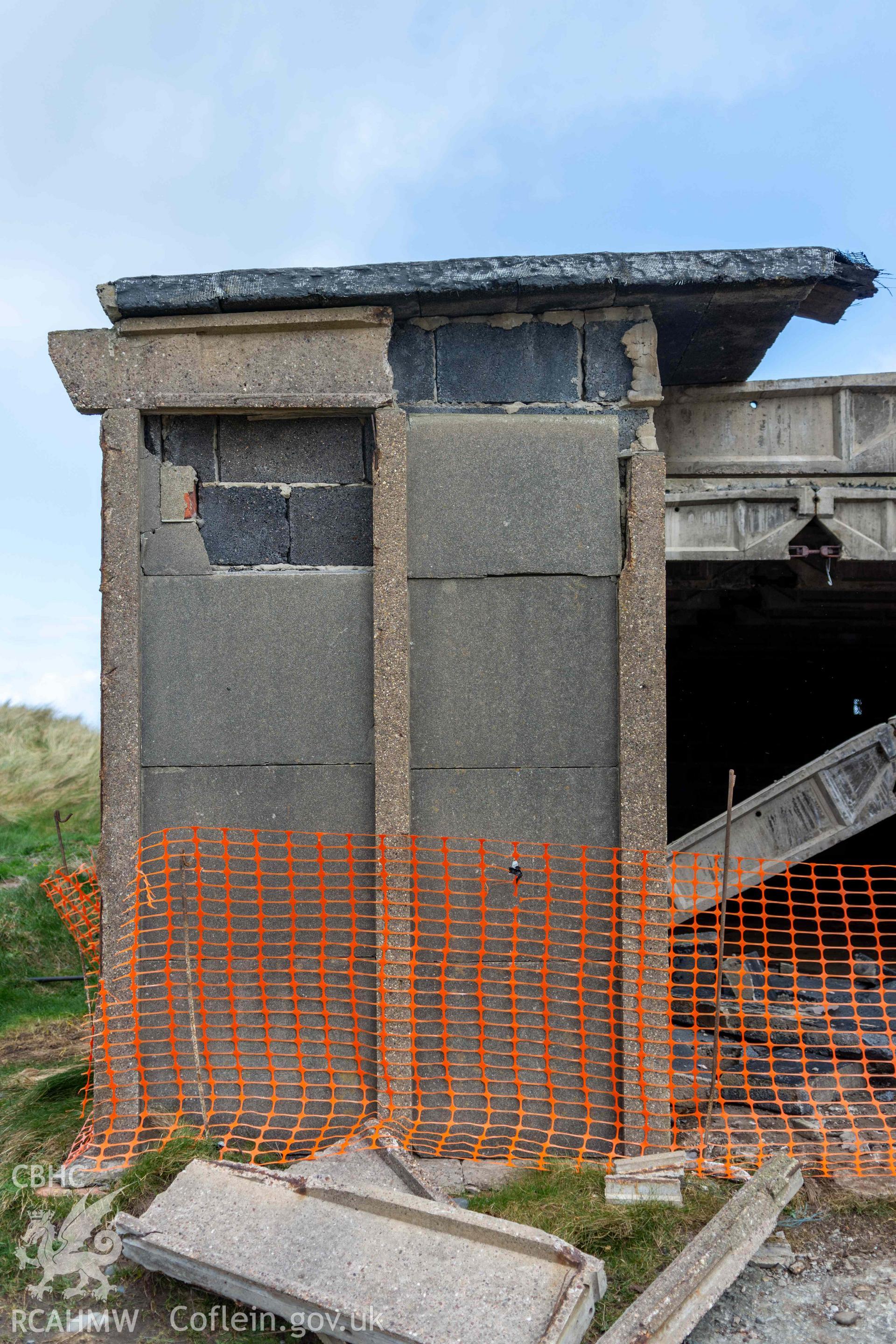 Ynyslas BCF Hut - Detailed view of a portion of the front of the hut, taken from South
