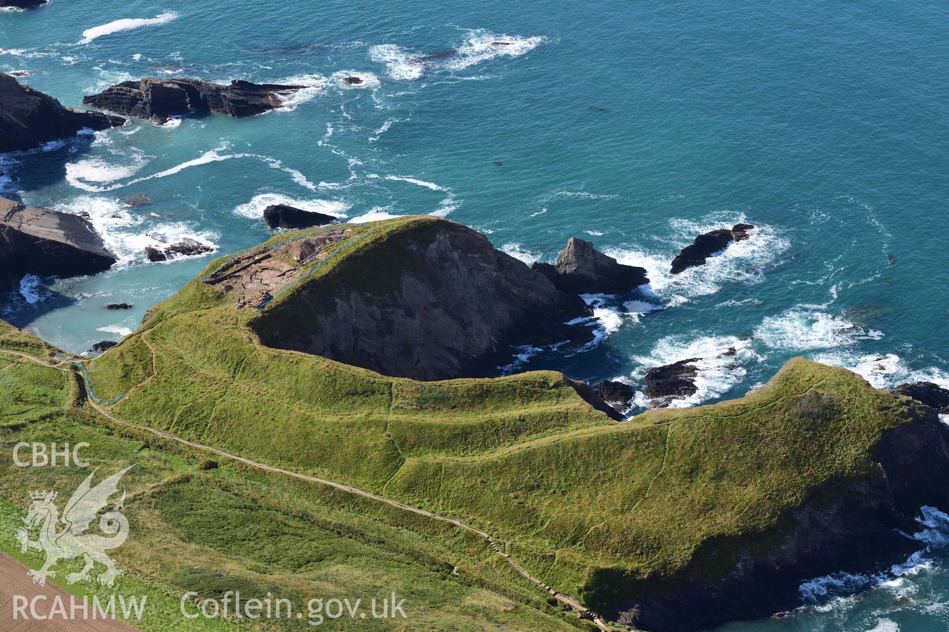 Porth y Rhaw coastal promontory fort. Excavations in progress by the Dyfed Archaeological Trust. © Crown: CHERISH PROJECT 2017. Produced with EU funds through the Ireland Wales Co-operation Programme 2014-2023.