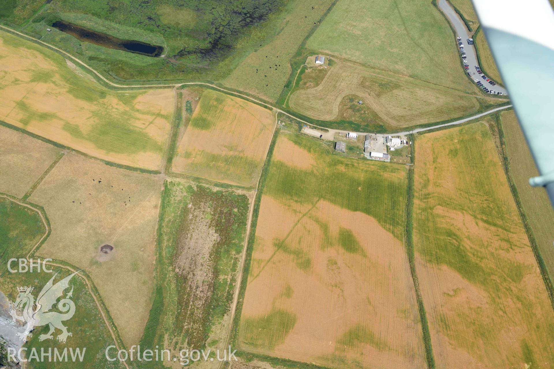 Aerial photography of Runwayskiln Prehistoric Settlement Cropmarks Aerial reconnaissance survey for the CHERISH Project. Crown Copyright: CHERISH PROJECT 2018. Produced with EU funds through the Ireland Wales Co-operation Programme 2014-2020. All material made freely available through the Open Government Licence.