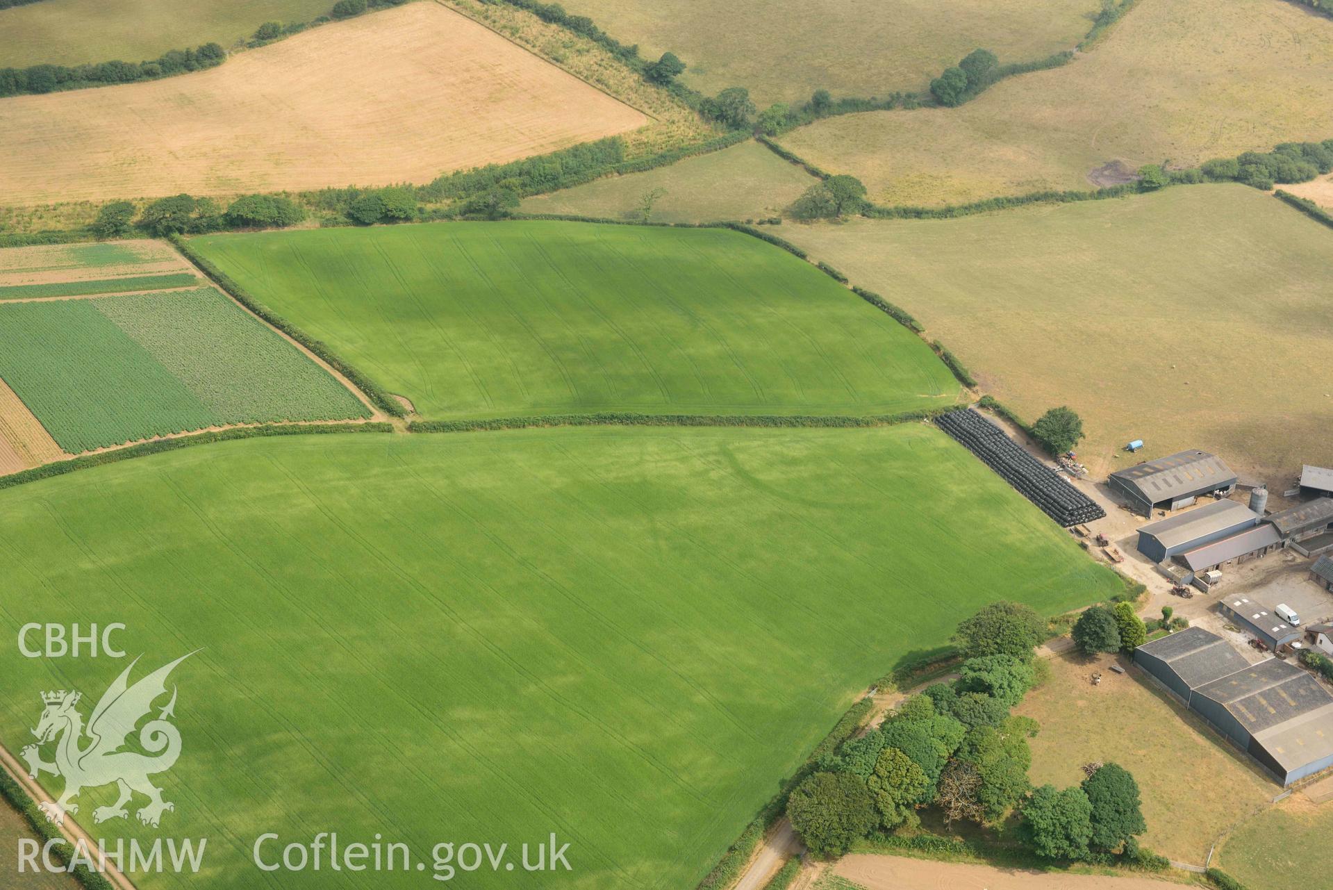 Aerial photography of Parc Wilis defended enclosure Aerial reconnaissance survey for the CHERISH Project. Crown Copyright: CHERISH PROJECT 2018. Produced with EU funds through the Ireland Wales Co-operation Programme 2014-2020. All material made freely available through the Open Government Licence.