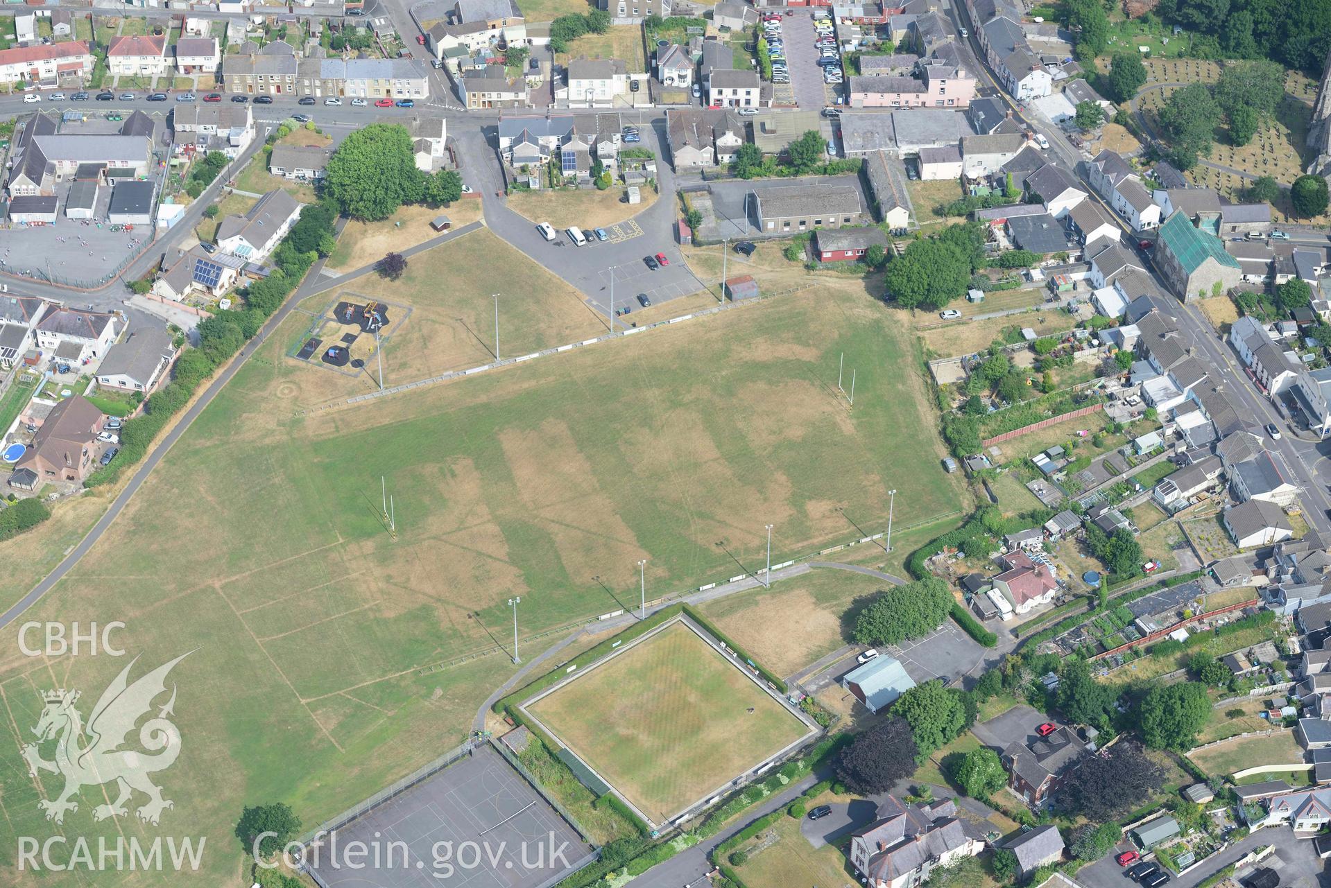 Aerial photography of Kidwell Town & borough with parchmarks in grassland Aerial reconnaissance survey for the CHERISH Project. Crown Copyright: CHERISH PROJECT 2018. Produced with EU funds through the Ireland Wales Co-operation Programme 2014-2020. All material made freely available through the Open Government Licence.