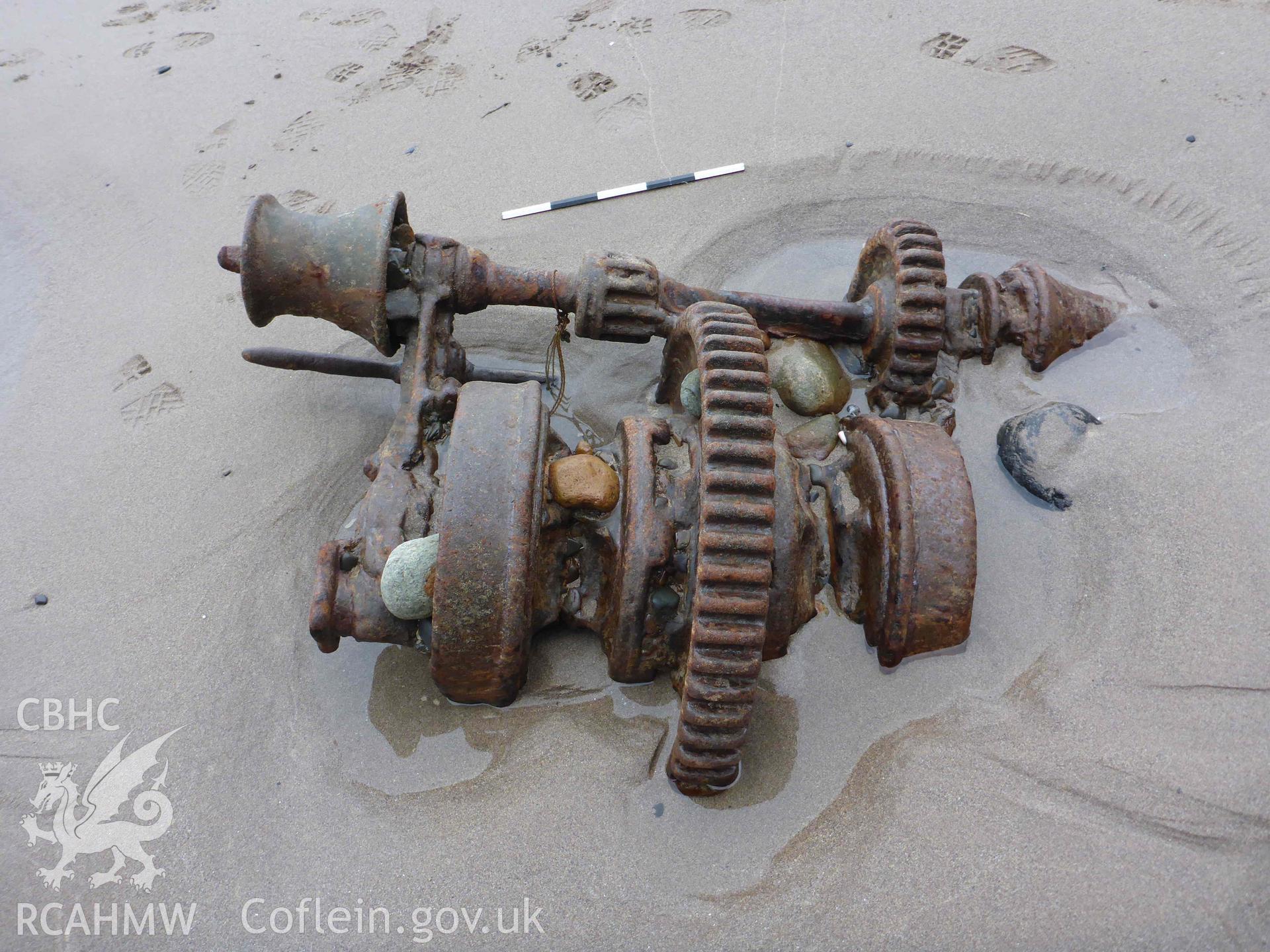 The windlass from the NIDELV exposed on Musselwick Sands on 13/01/2025. Scale is 0.5m