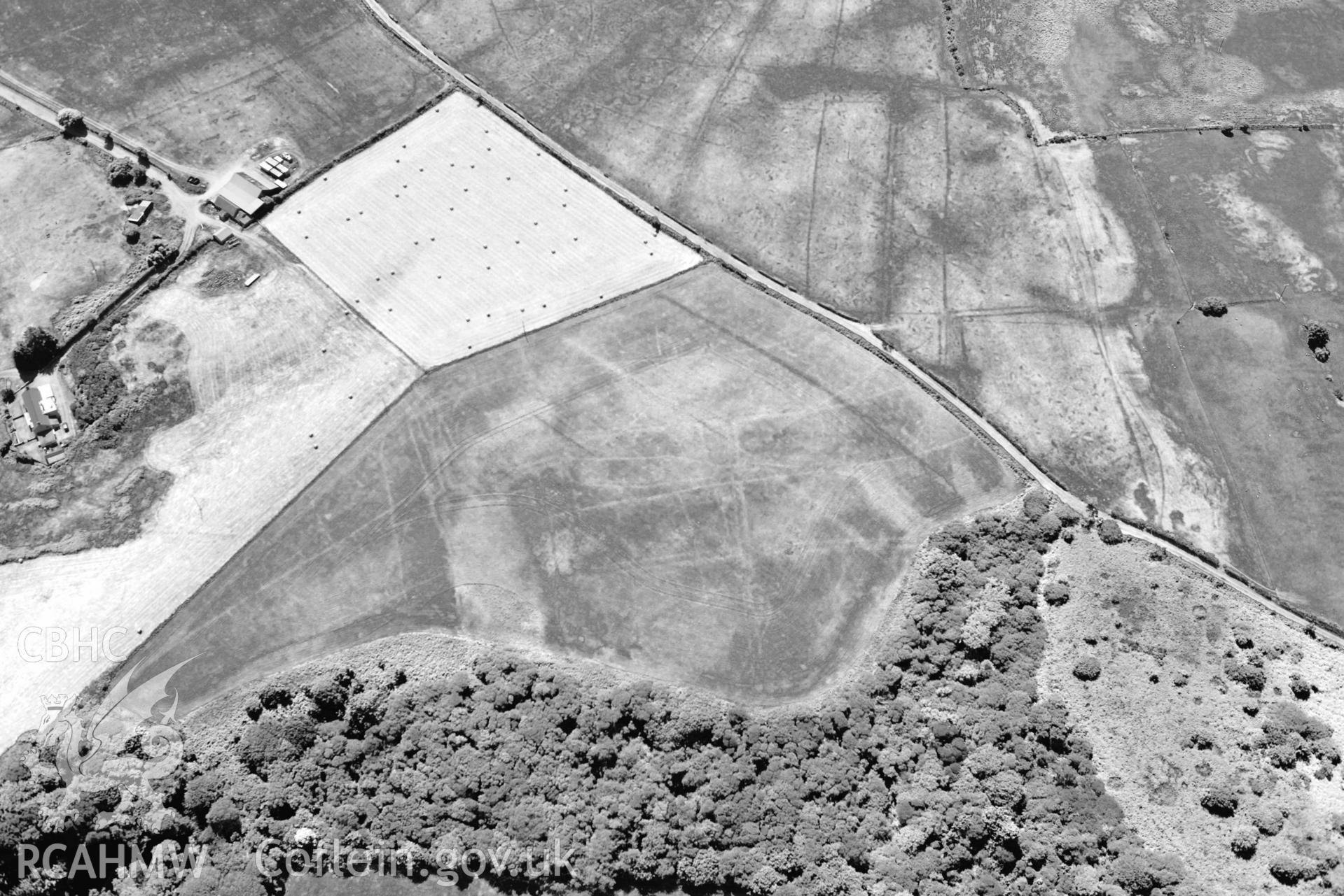 Aerial photograph: Pen Bryn Adda field system. Crown: CHERISH PROJECT 2018. Produced with EU funds through the Ireland Wales Co-operation Programme 2014-2020 (NGR SH332366)