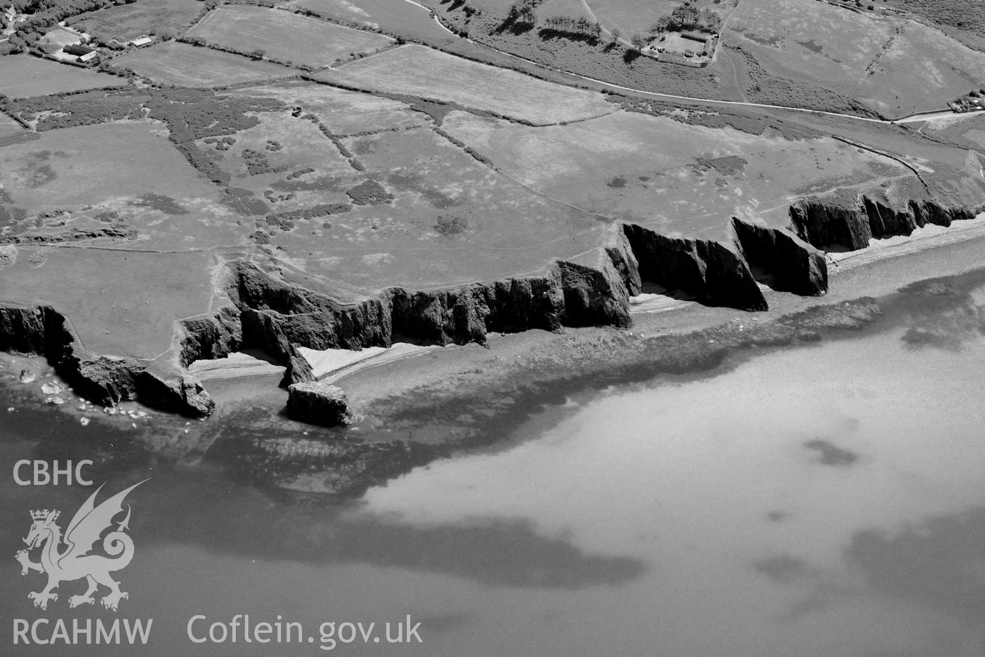 Aerial photograph: Ynys Fawr, Trefor, and site of Lady Hincks wreck. Crown: CHERISH PROJECT 2018. Produced with EU funds through the Ireland Wales Co-operation Programme 2014-2020 (NGR SH364473)