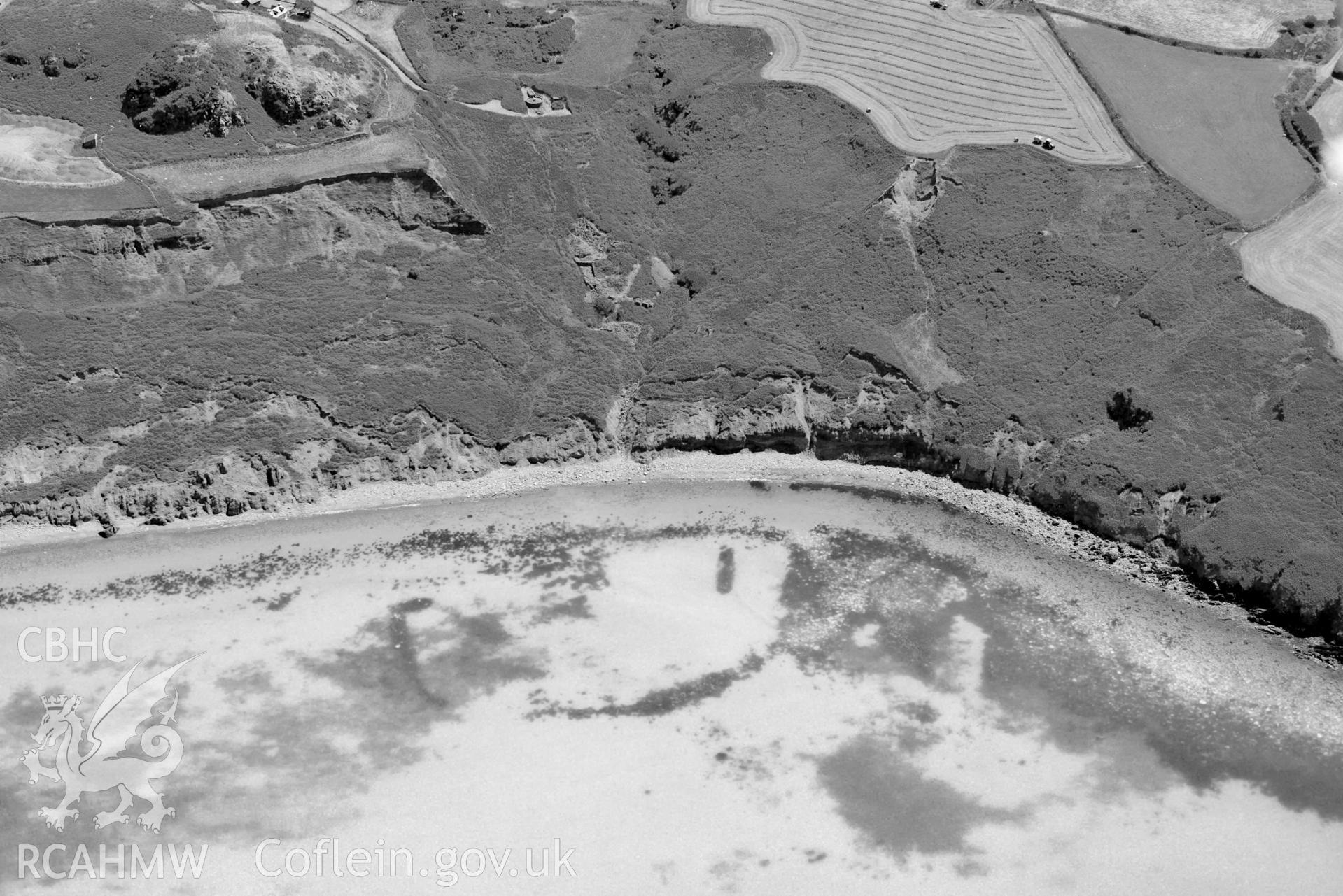 Aerial photograph: Boulder Bank fish trap. Crown: CHERISH PROJECT 2018. Produced with EU funds through the Ireland Wales Co-operation Programme 2014-2020 (NGR SH321423)