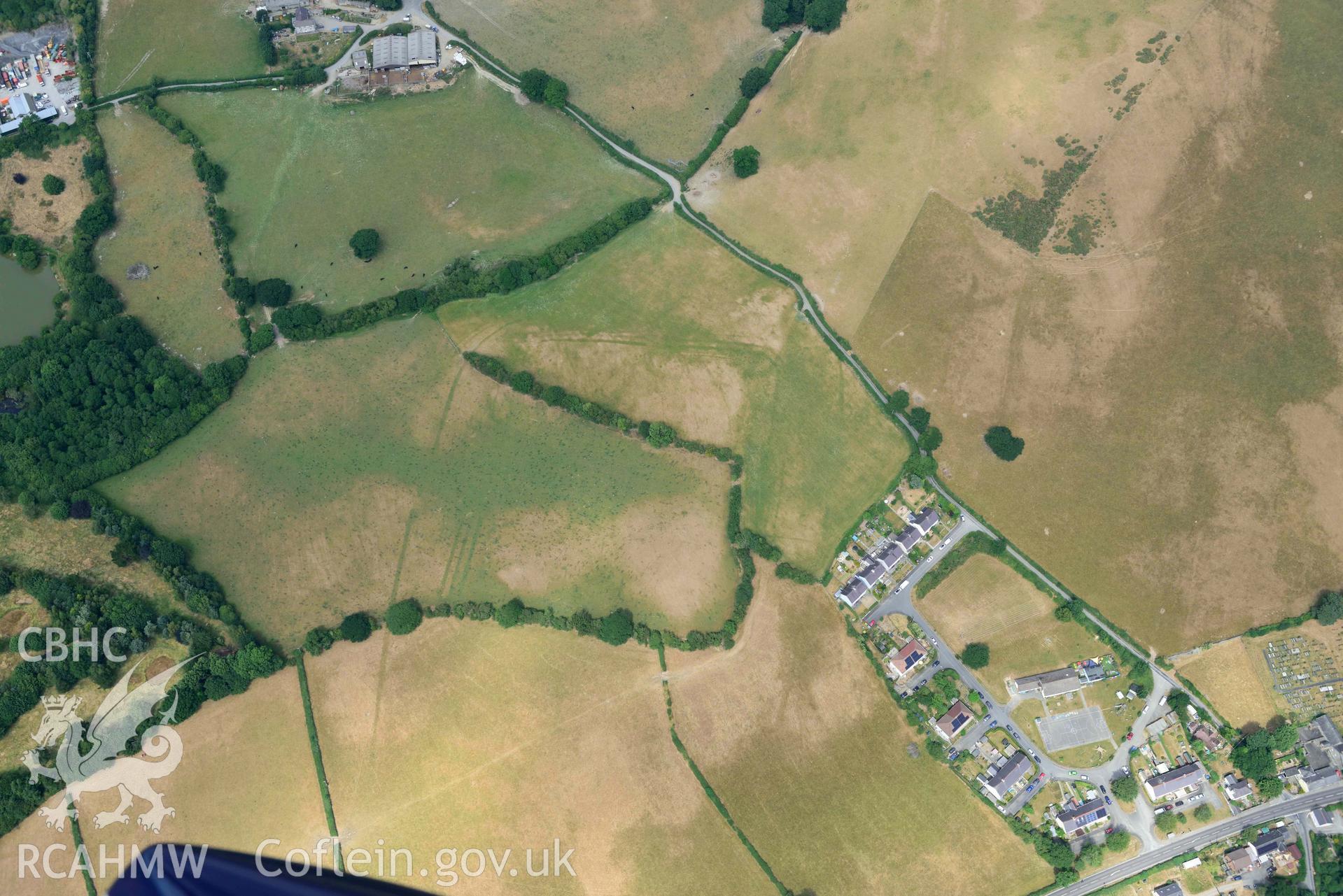 Aerial photograph: Pen-Llwyn Roman fort, with parchmarks. Crown: CHERISH PROJECT 2018. Produced with EU funds through the Ireland Wales Co-operation Programme 2014-2020 (NGR SN650806)