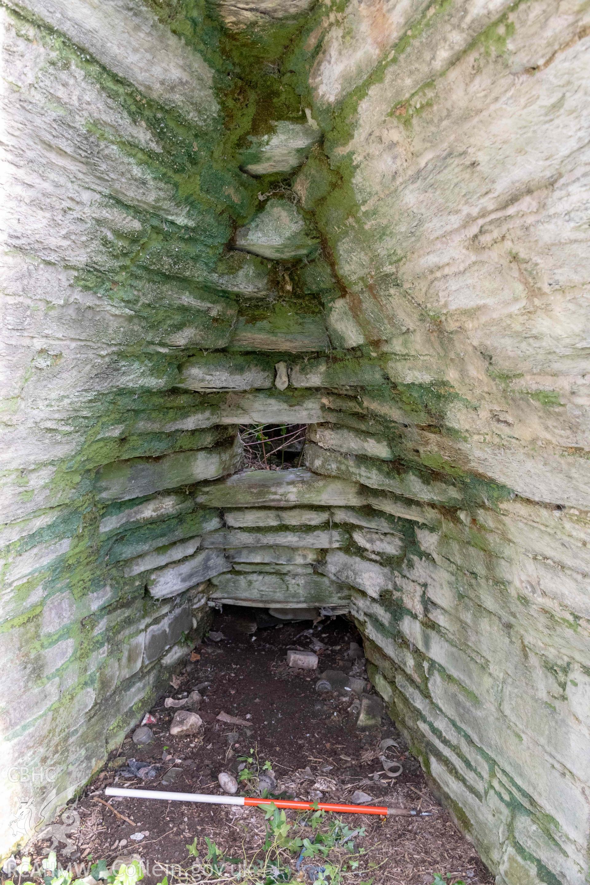 Lime Kiln, Old Castle Farm. Kiln eye chamber and draw hole, west face (with scale).